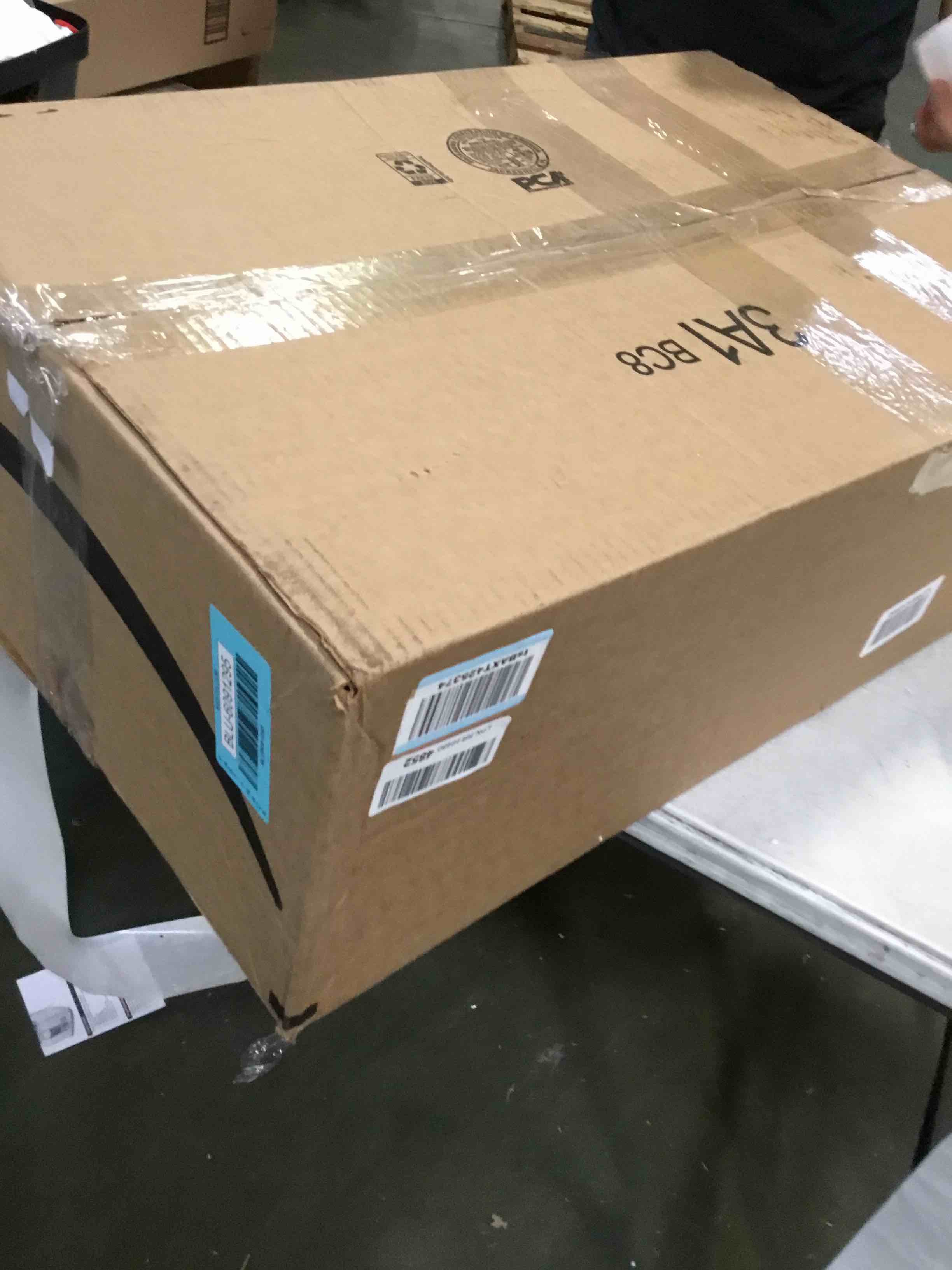 https://s3.amazonaws.com/lotting-images-prod/bidfta/BLU6091295_1707586836813.jpeg