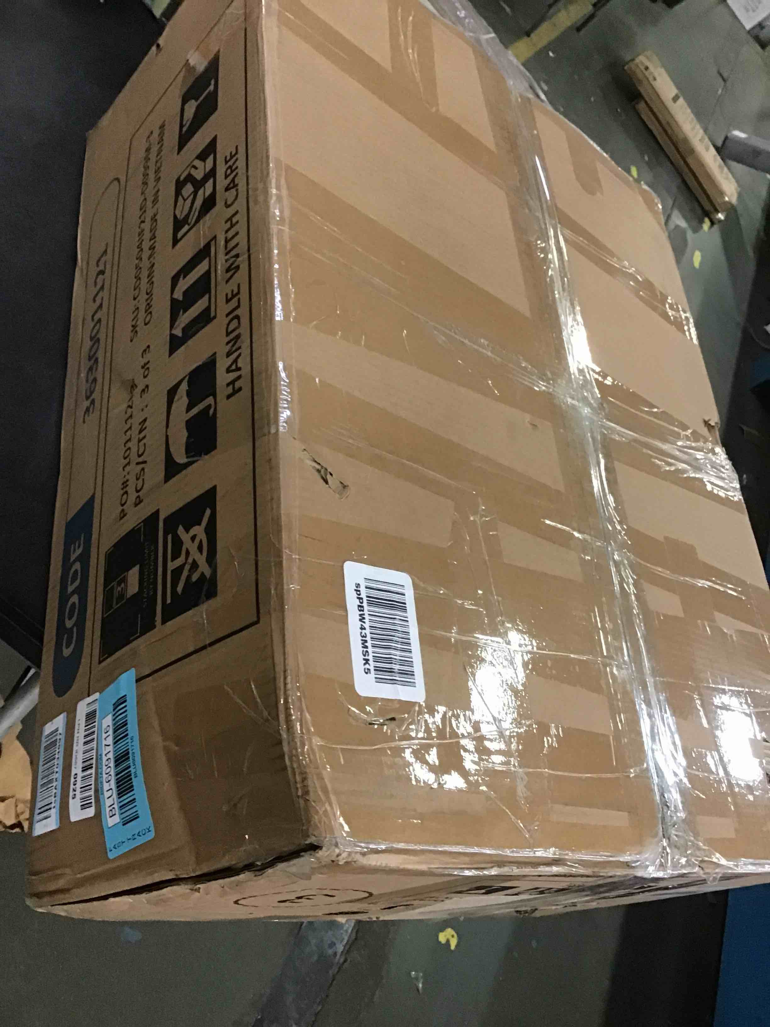https://s3.amazonaws.com/lotting-images-prod/bidfta/BLU6091716_1708185436423.jpeg