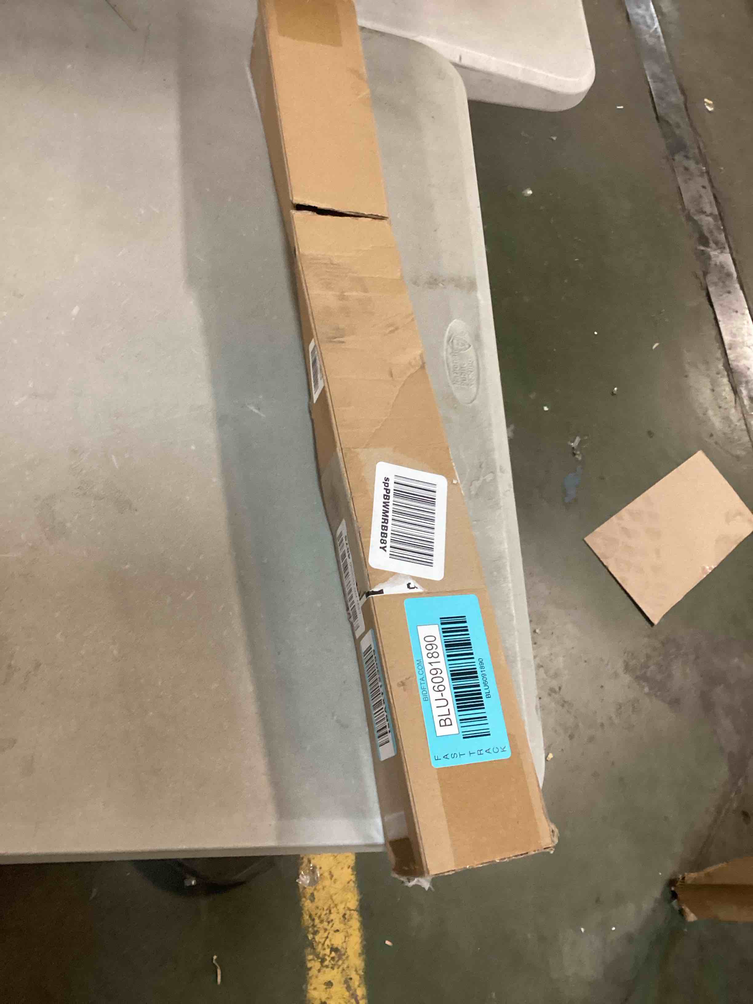 https://s3.amazonaws.com/lotting-images-prod/bidfta/BLU6091890_1708350918253.jpeg