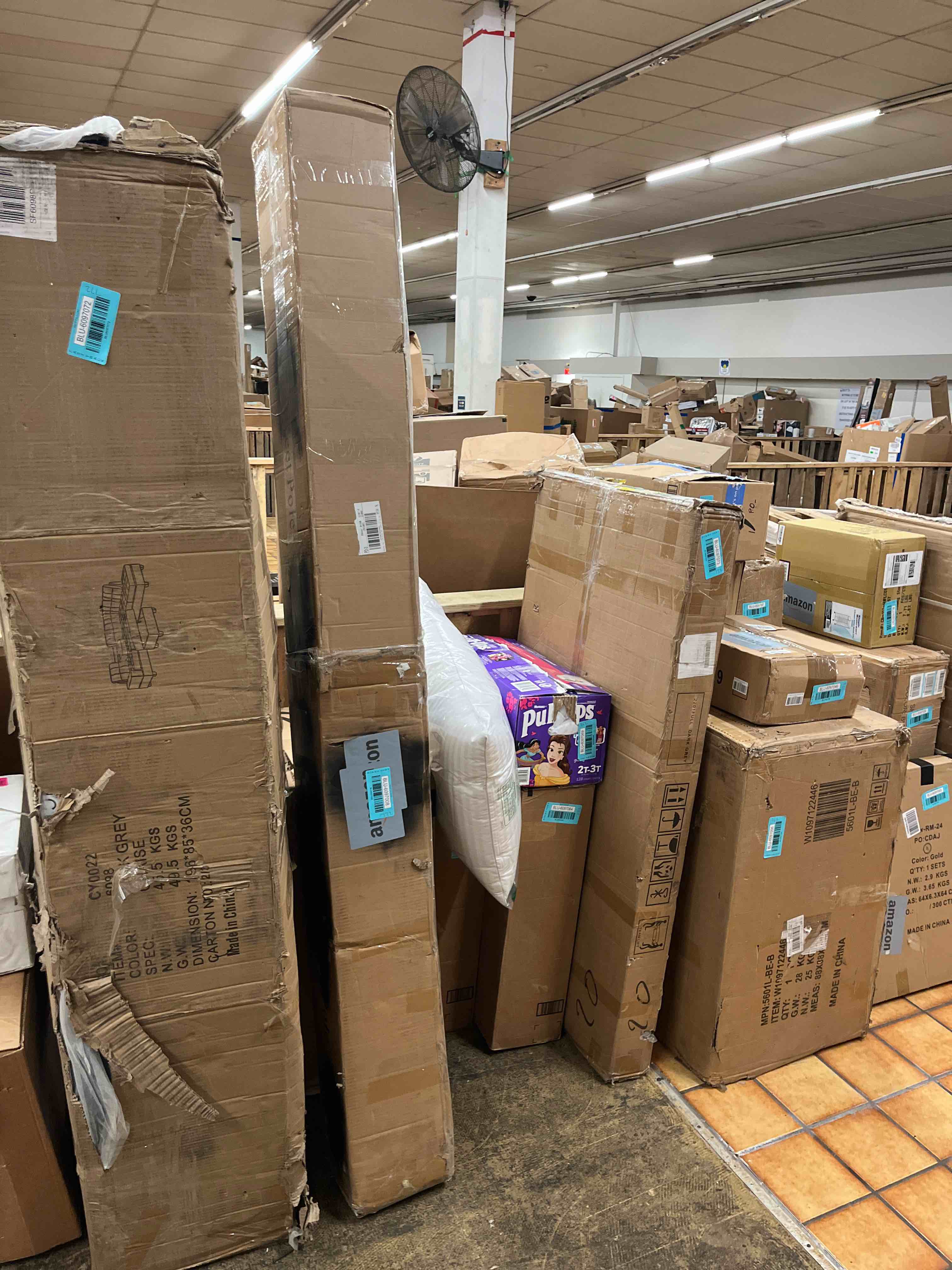 https://s3.amazonaws.com/lotting-images-prod/bidfta/BLU6097008_1713328048044.jpeg