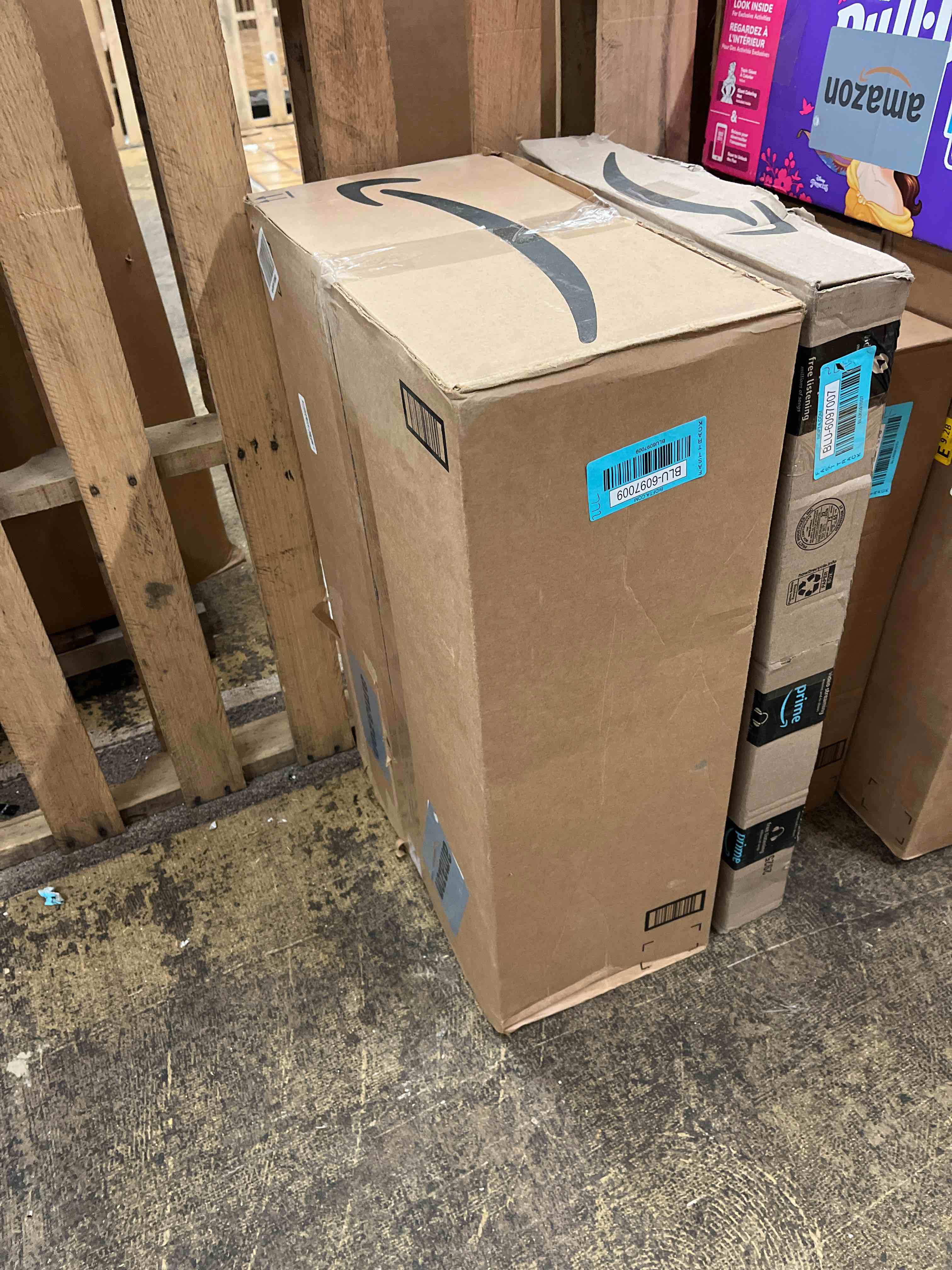 https://s3.amazonaws.com/lotting-images-prod/bidfta/BLU6097009_1713326523560.jpeg