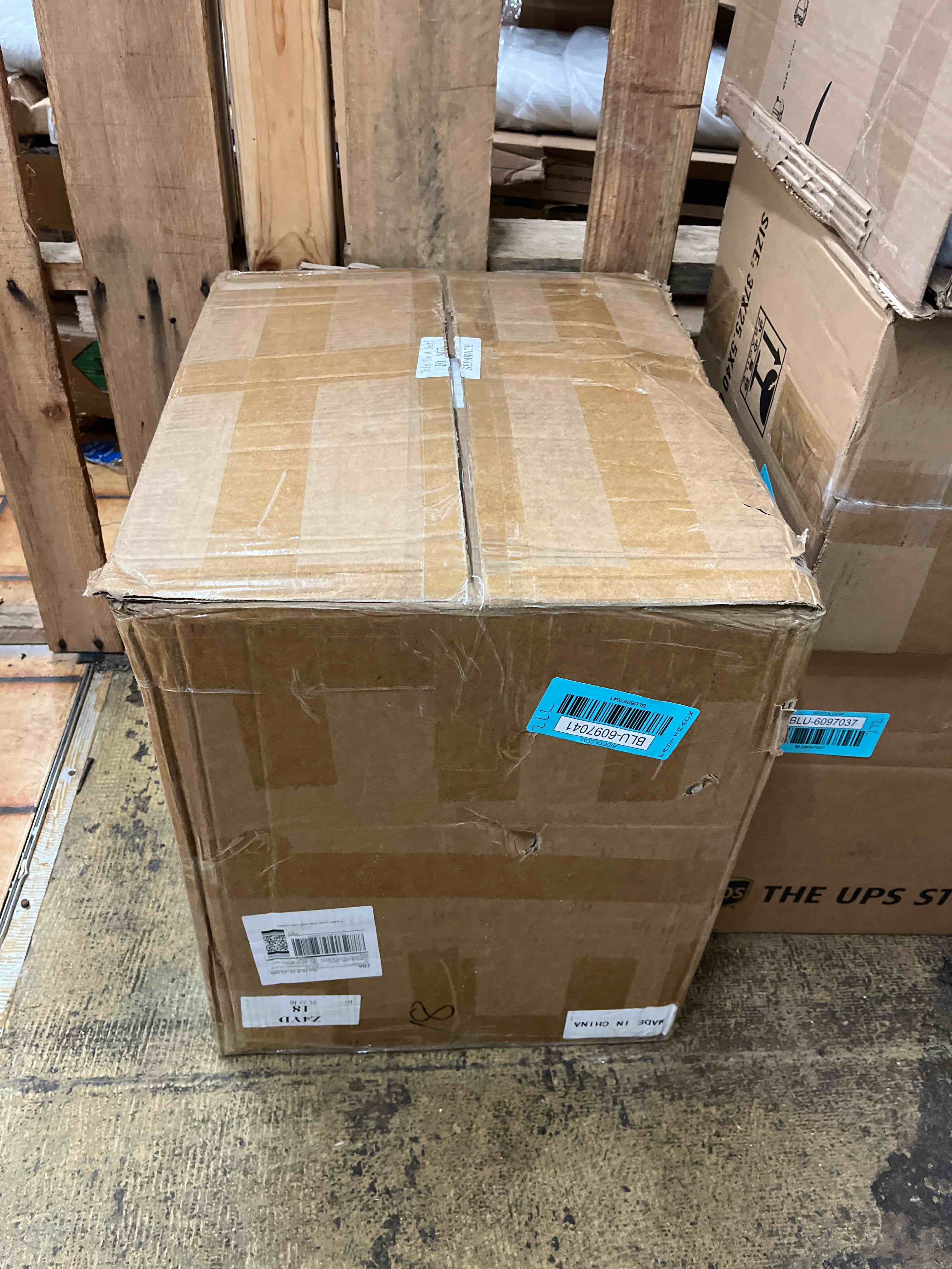 https://s3.amazonaws.com/lotting-images-prod/bidfta/BLU6097041_1713321836712.jpeg