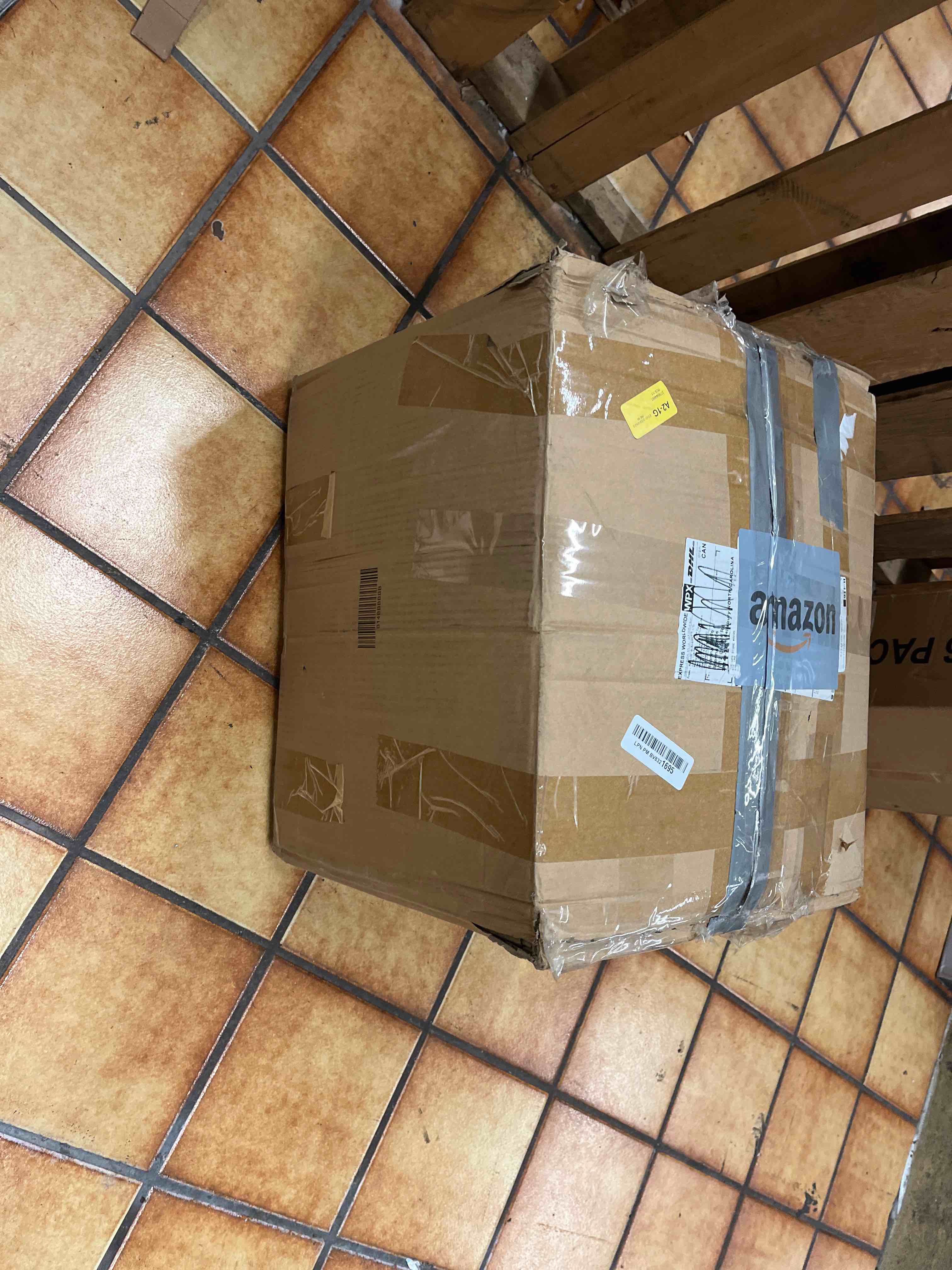 https://s3.amazonaws.com/lotting-images-prod/bidfta/BLU6097045_1713322574035.jpeg