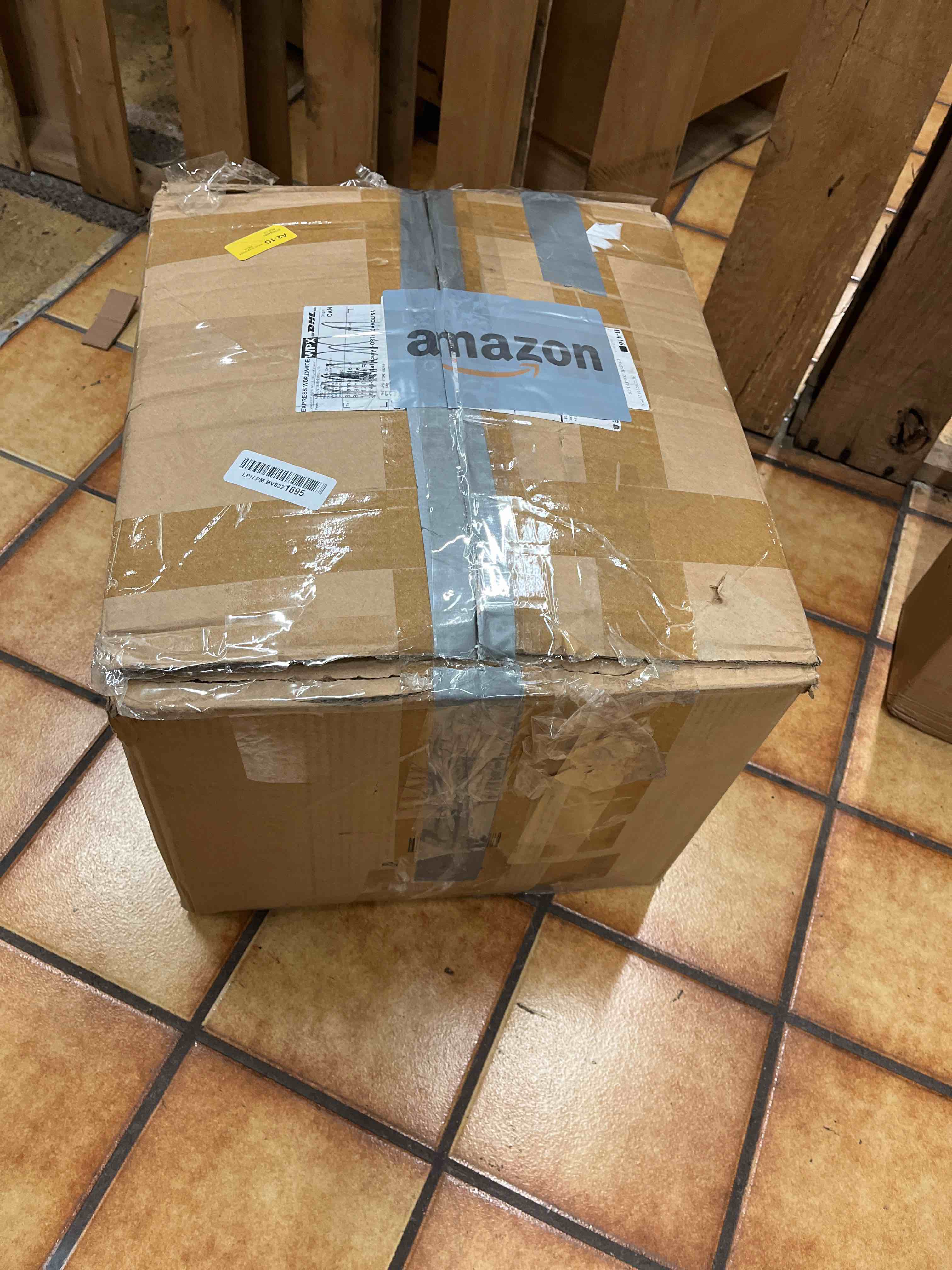 https://s3.amazonaws.com/lotting-images-prod/bidfta/BLU6097045_1713322576603.jpeg