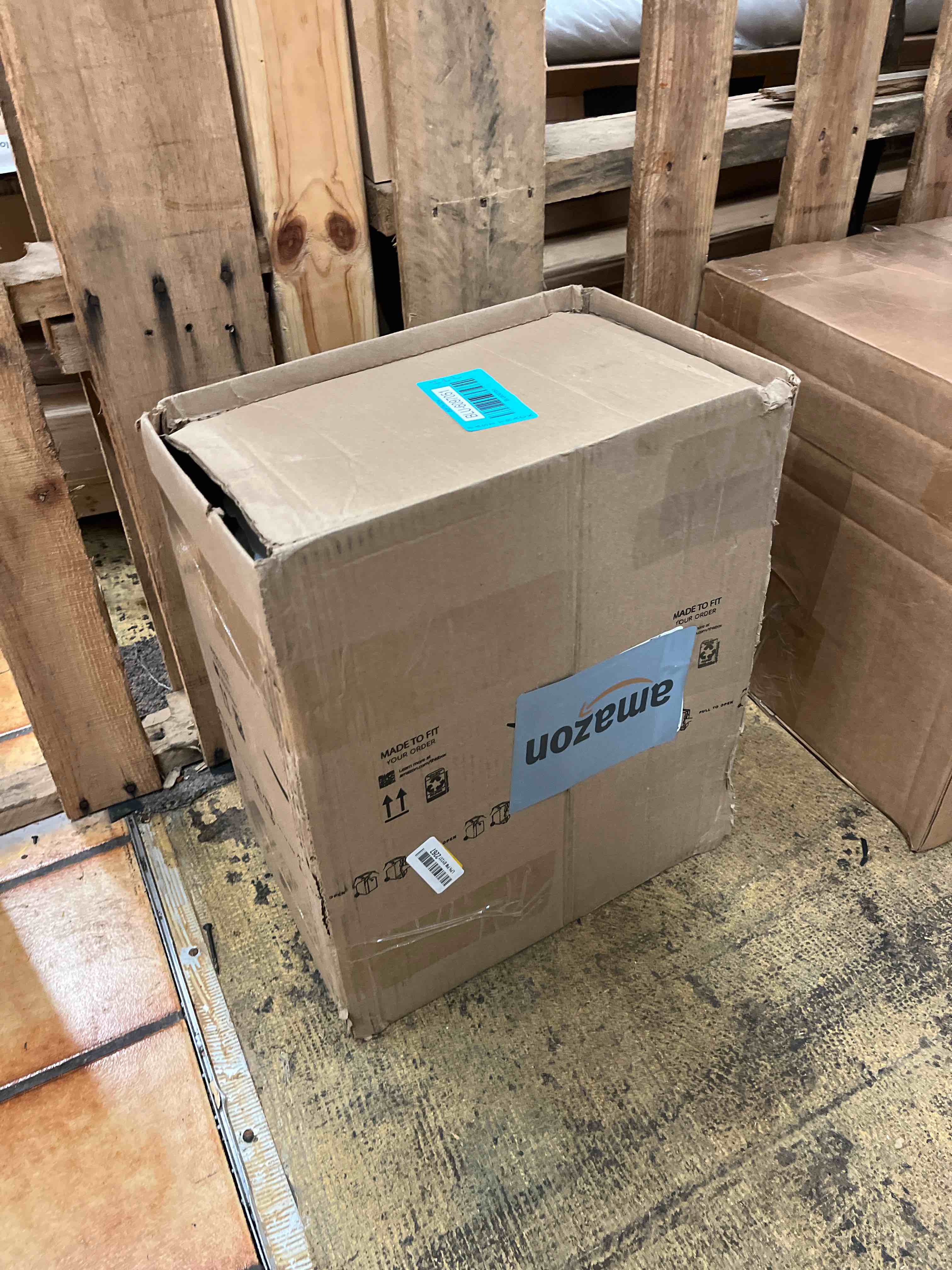 https://s3.amazonaws.com/lotting-images-prod/bidfta/BLU6097051_1713321624721.jpeg
