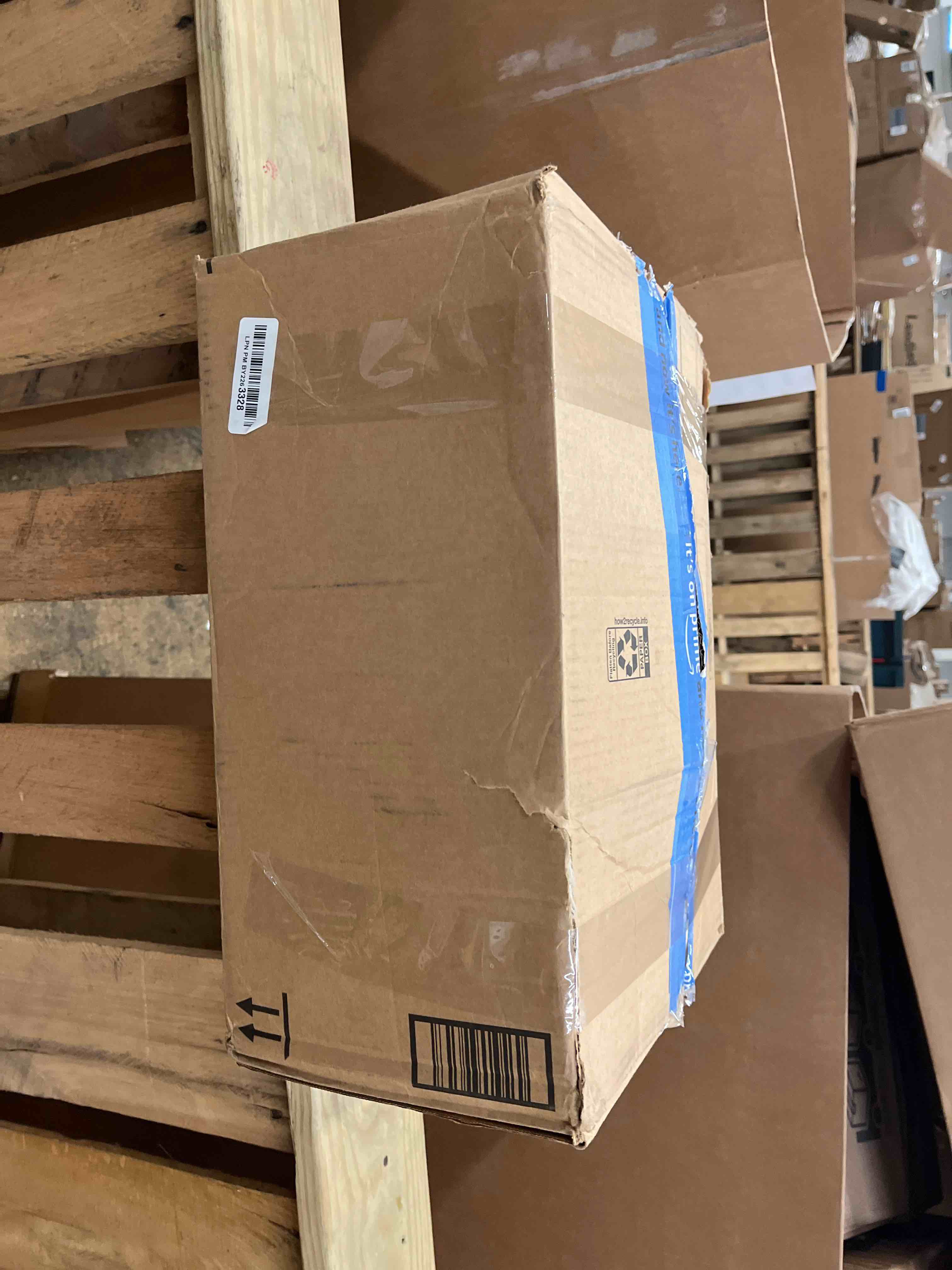 https://s3.amazonaws.com/lotting-images-prod/bidfta/BLU6097058_1713324832774.jpeg