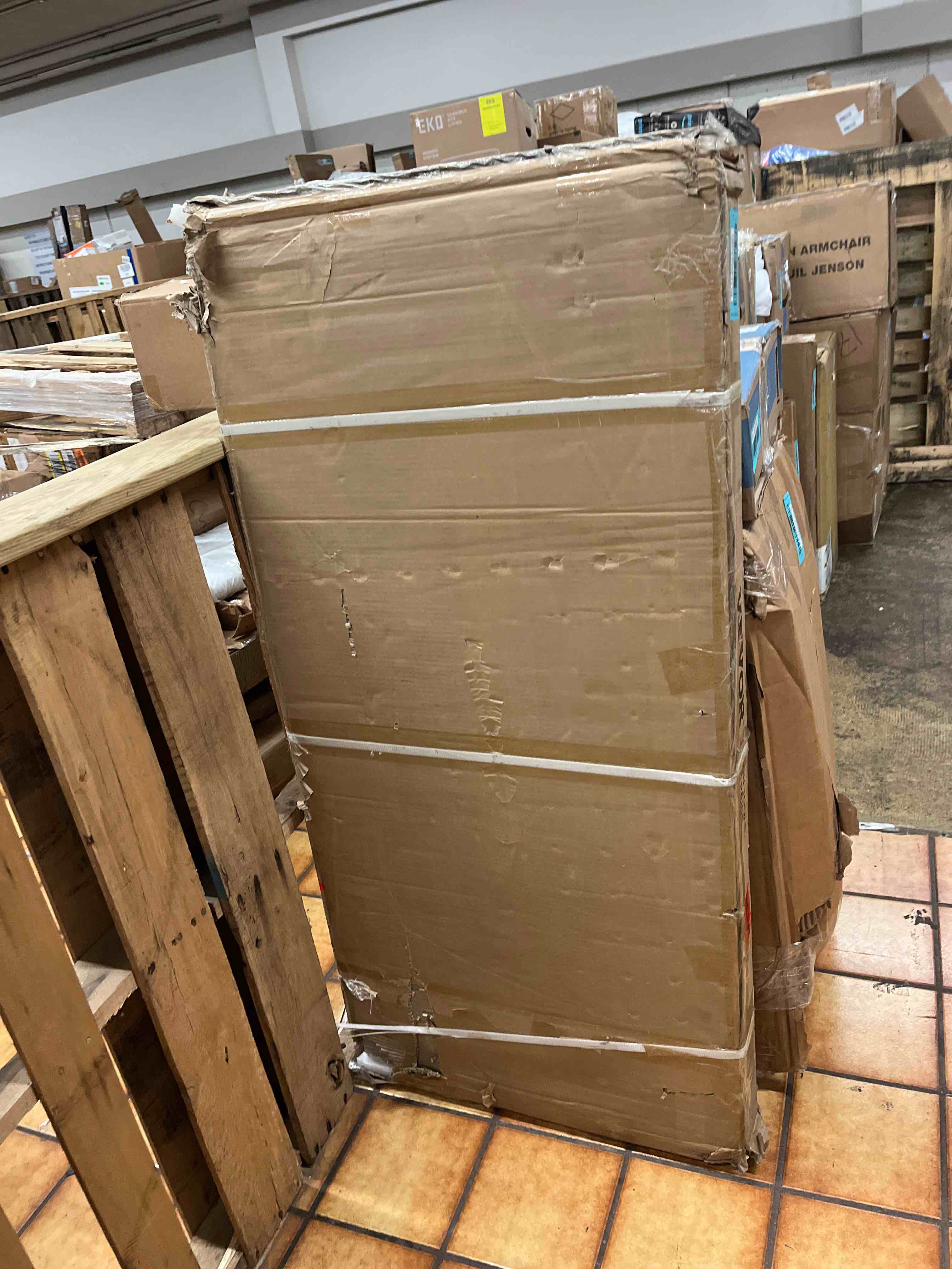 https://s3.amazonaws.com/lotting-images-prod/bidfta/BLU6097060_1713323902752.jpeg