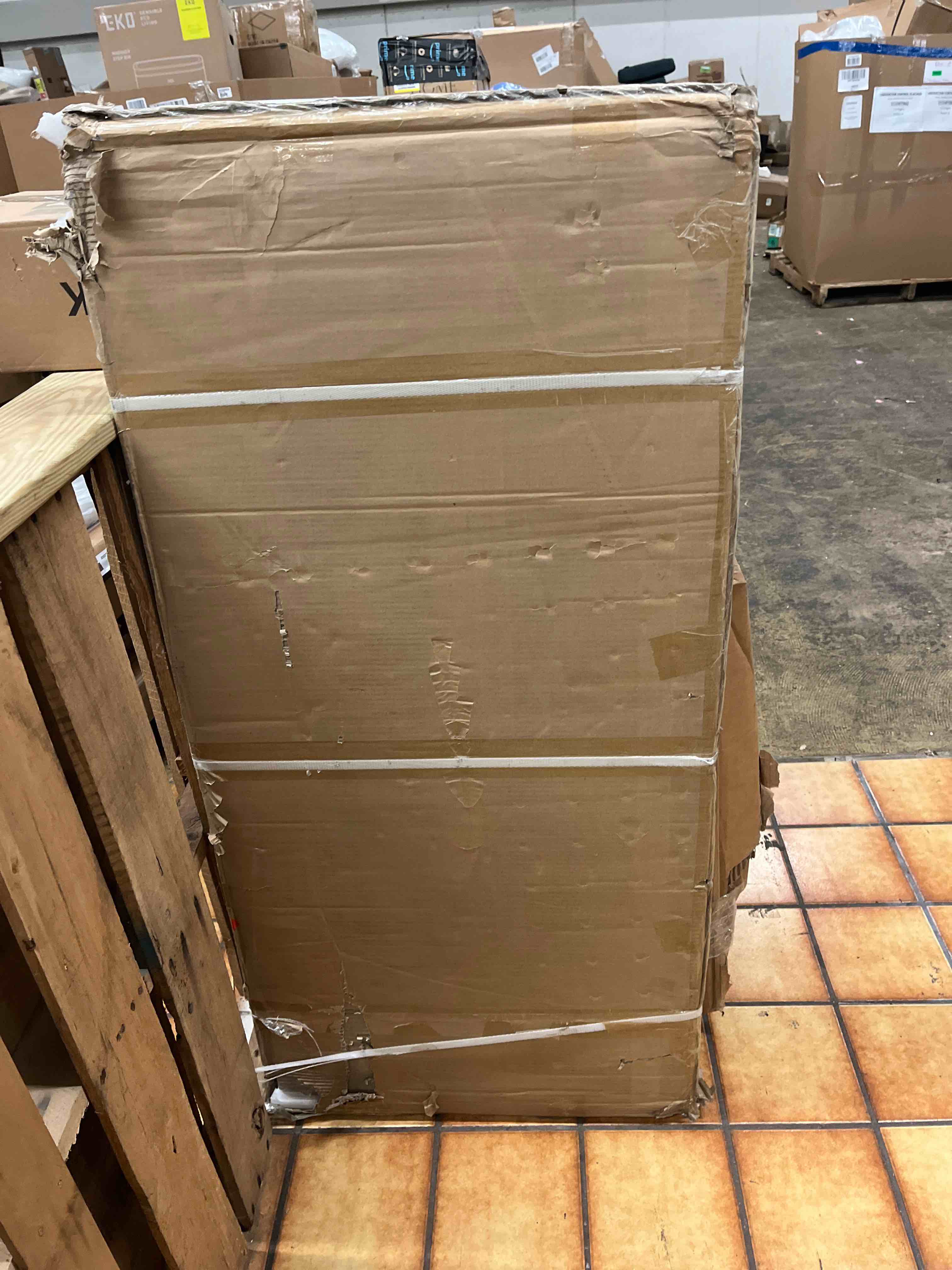 https://s3.amazonaws.com/lotting-images-prod/bidfta/BLU6097060_1713323904016.jpeg
