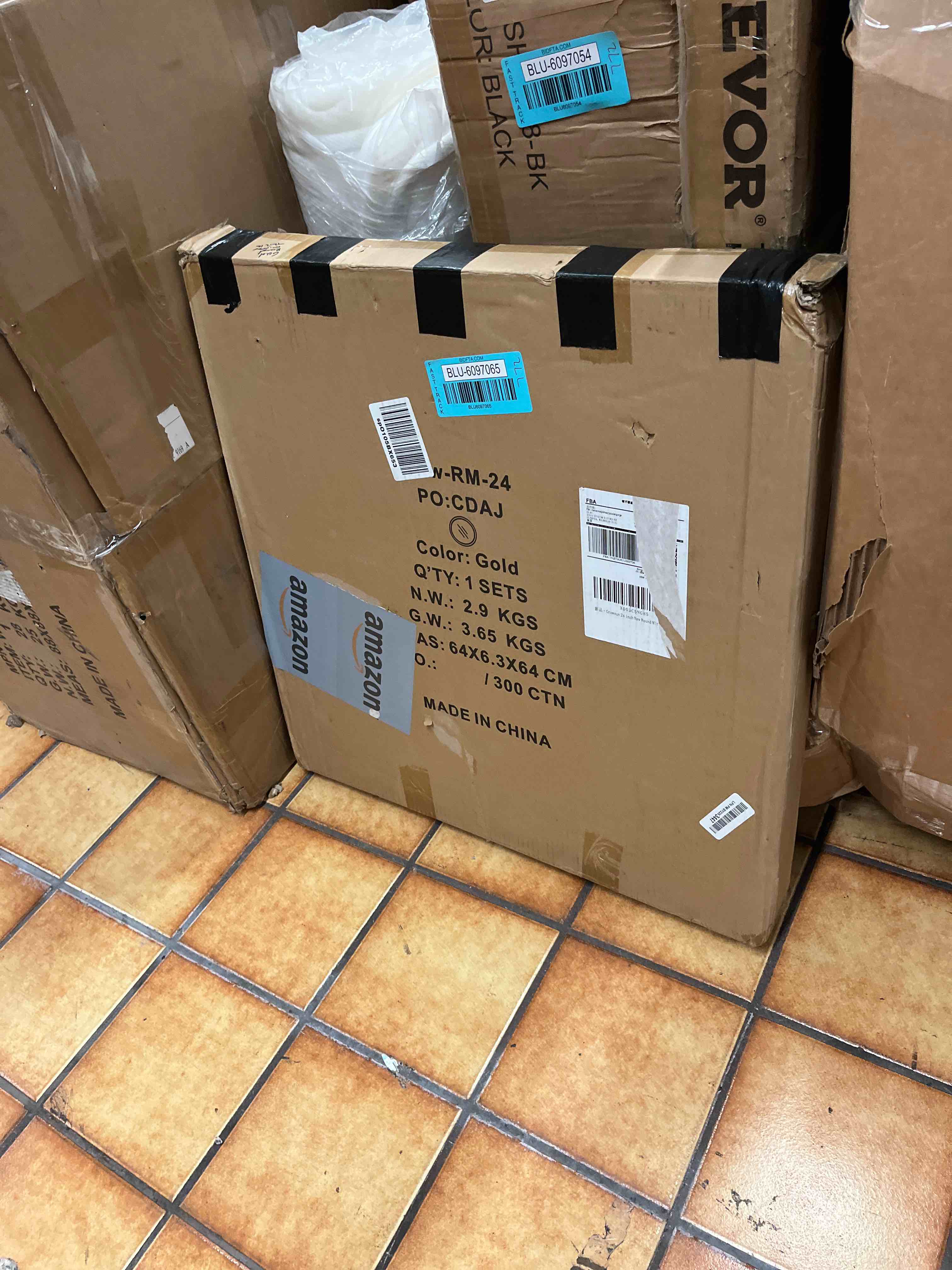 https://s3.amazonaws.com/lotting-images-prod/bidfta/BLU6097065_1713325682579.jpeg