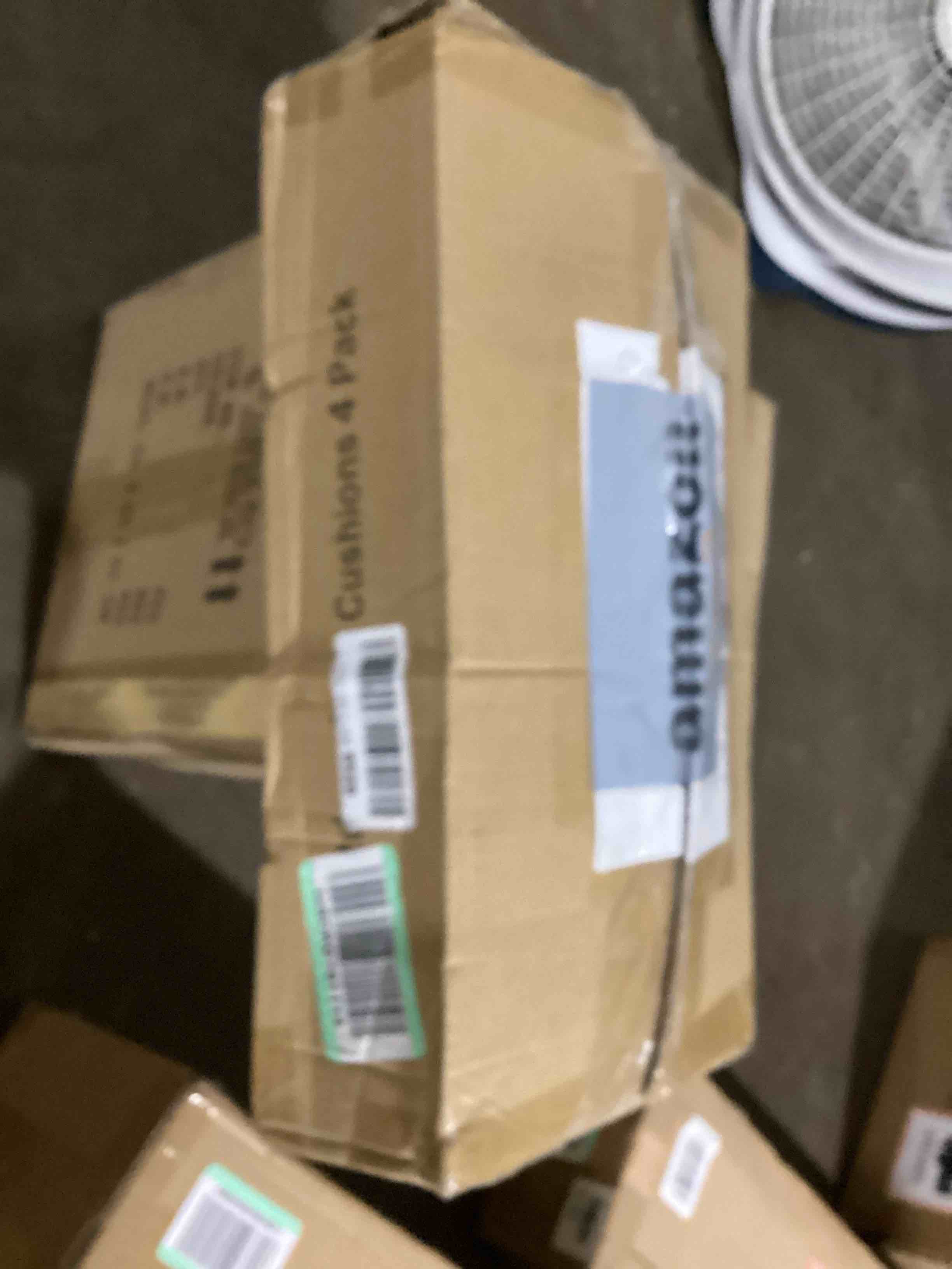 https://s3.amazonaws.com/lotting-images-prod/bidfta/BLU6105088_1720199276445.jpeg