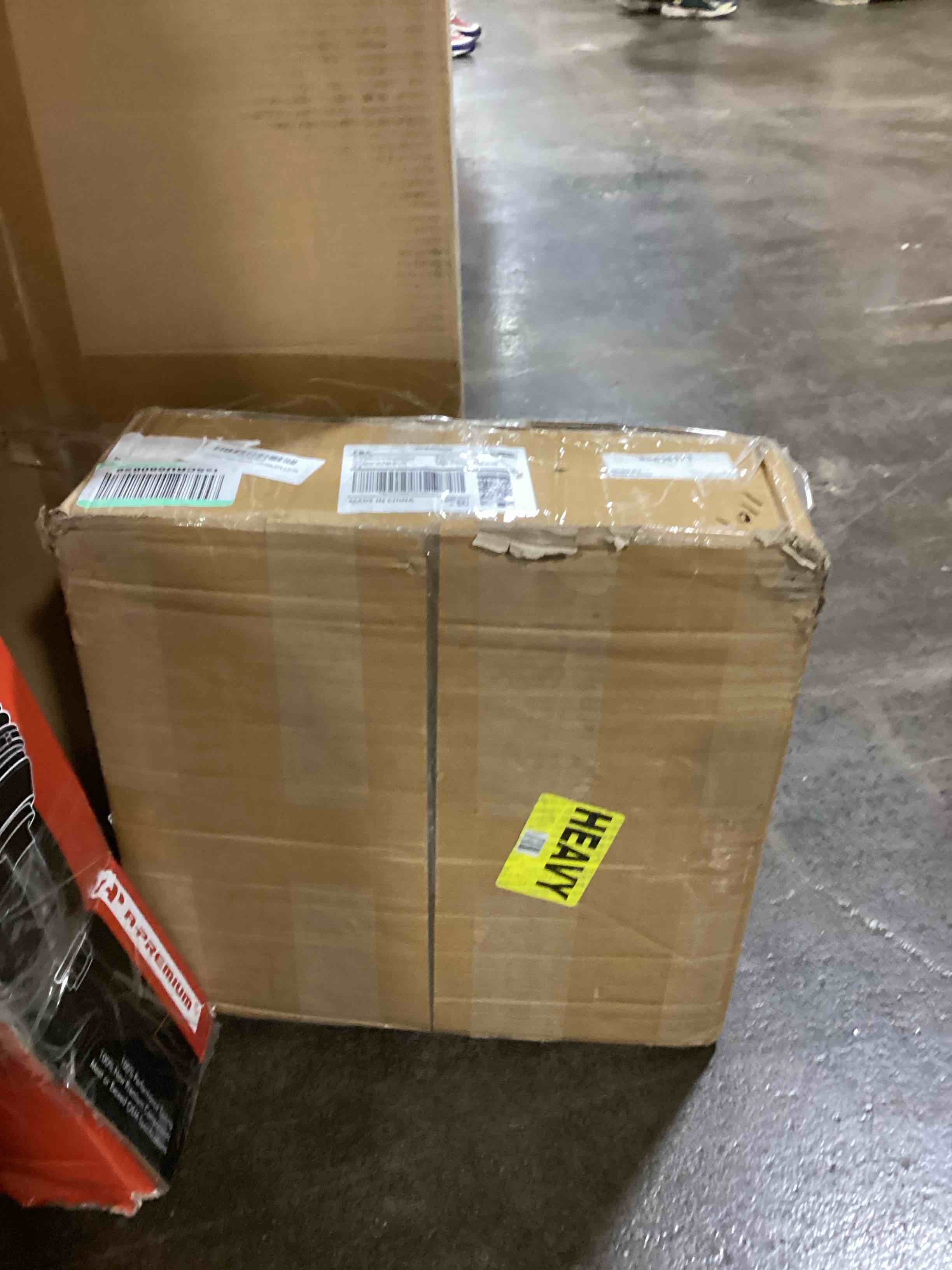 https://s3.amazonaws.com/lotting-images-prod/bidfta/BLU6105696_1715347703802.jpeg