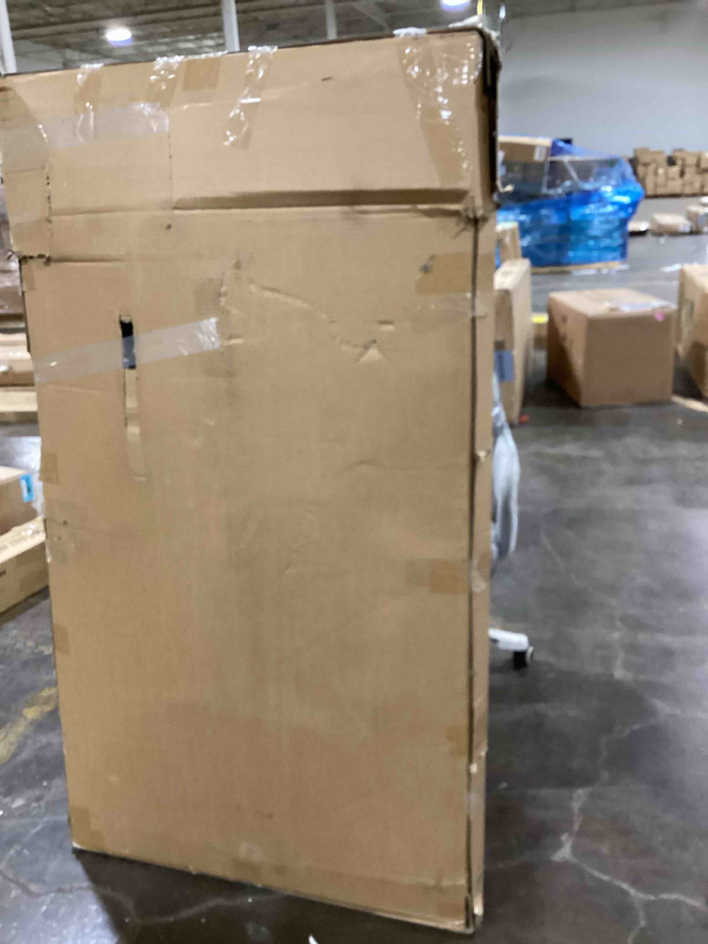 https://s3.amazonaws.com/lotting-images-prod/bidfta/BLU6106709_1715888600768.jpeg
