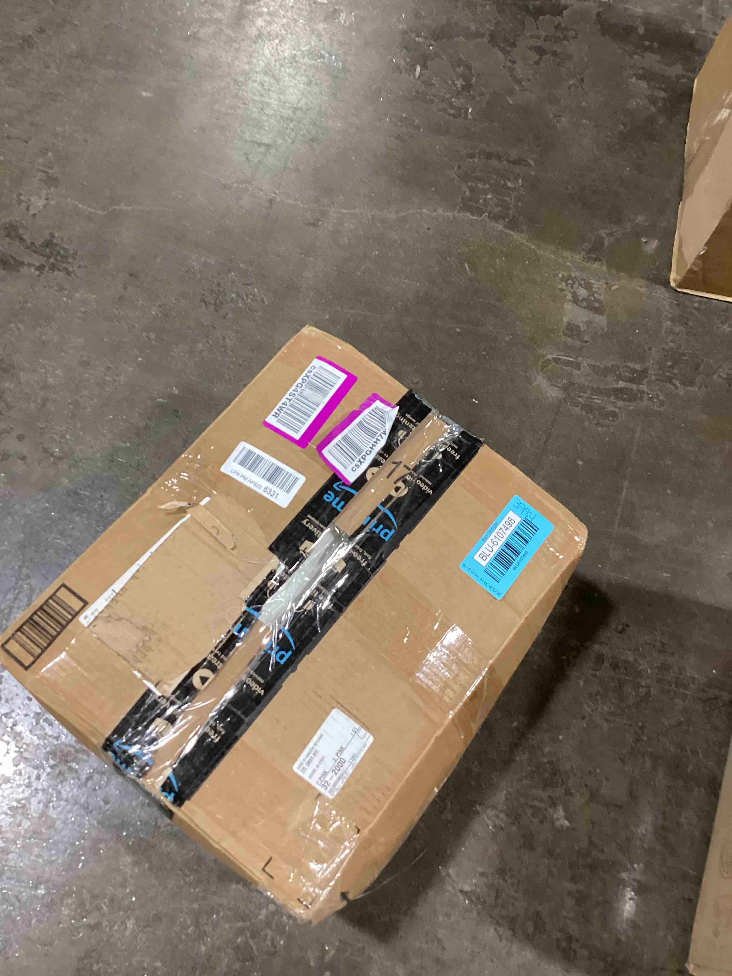 https://s3.amazonaws.com/lotting-images-prod/bidfta/BLU6107498_1716486993098.jpeg