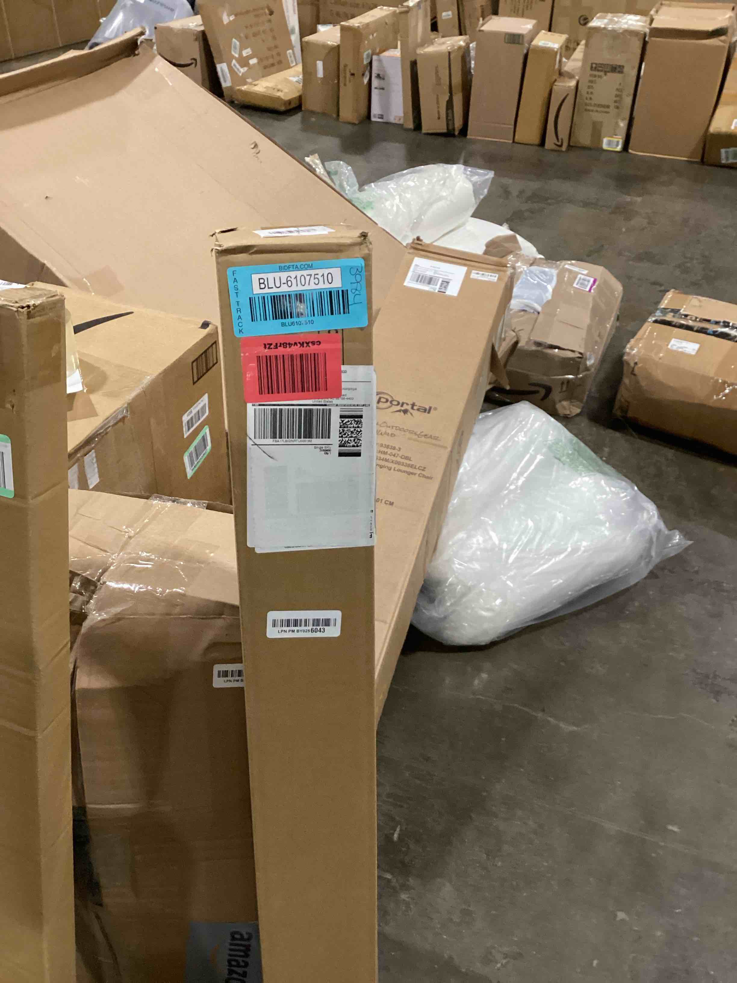 https://s3.amazonaws.com/lotting-images-prod/bidfta/BLU6107510_1716484368483.jpeg