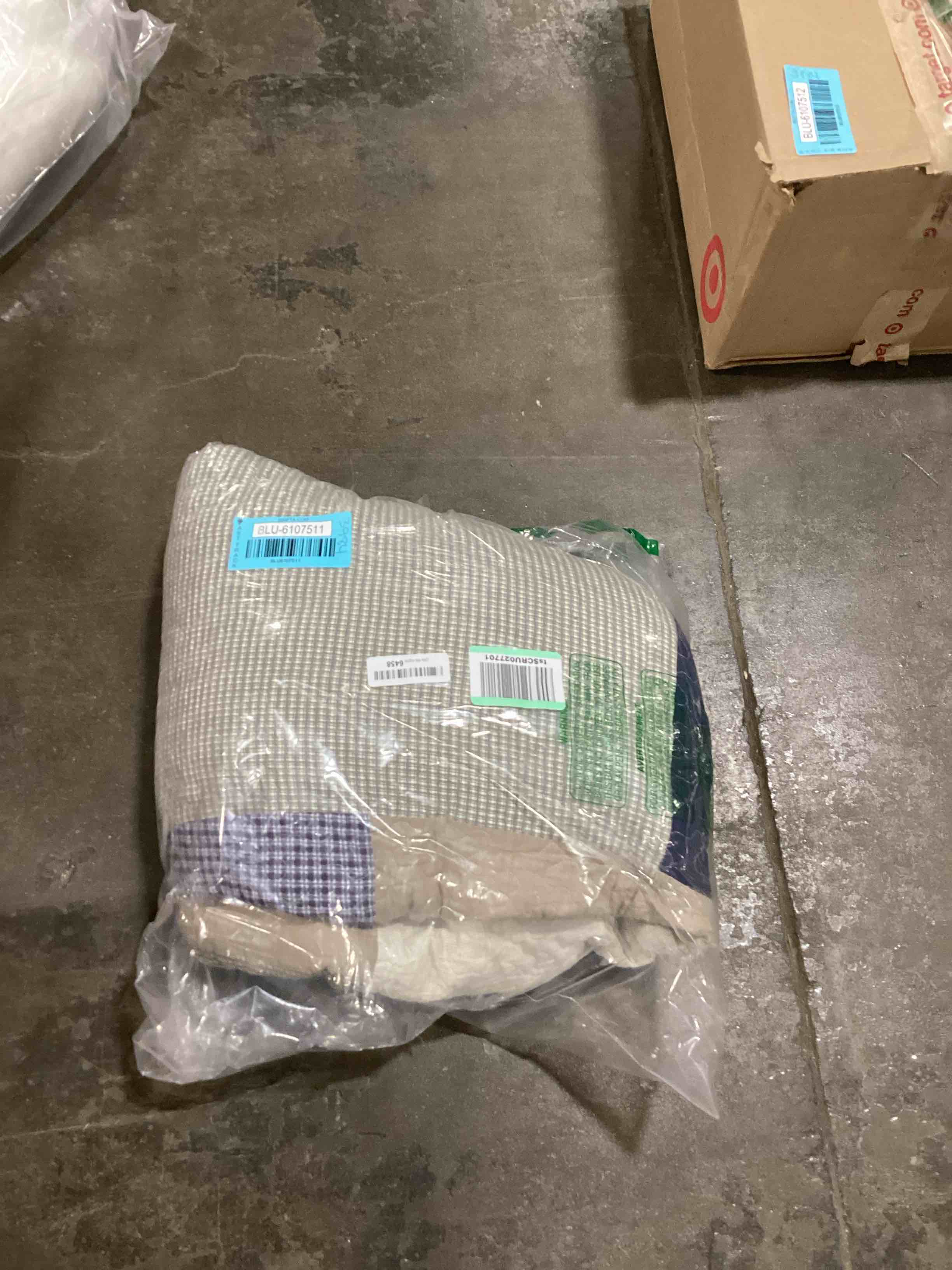 https://s3.amazonaws.com/lotting-images-prod/bidfta/BLU6107511_1716484209624.jpeg