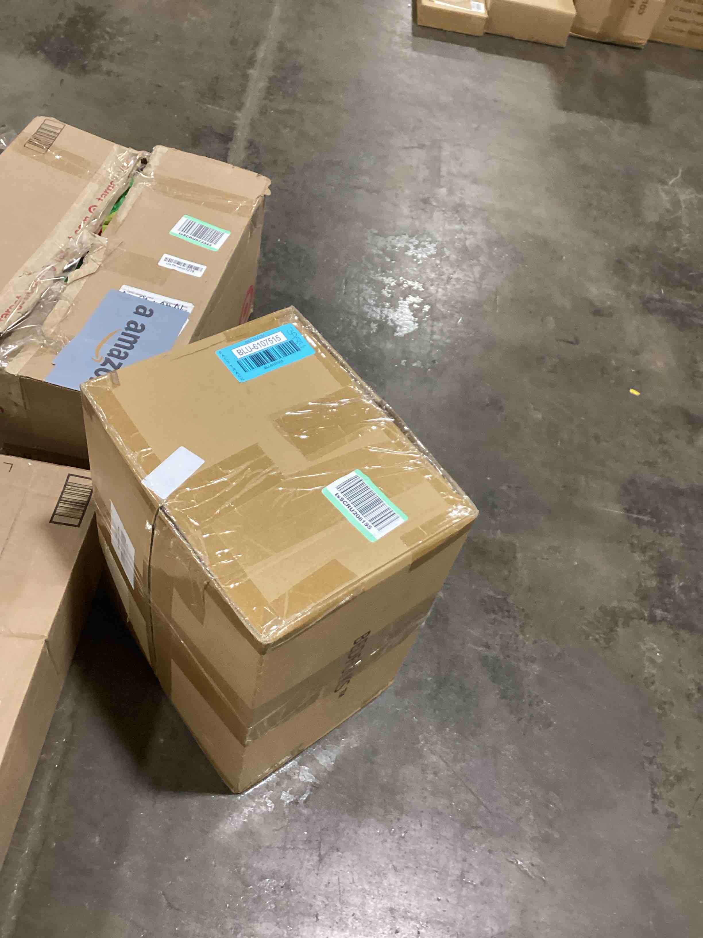 https://s3.amazonaws.com/lotting-images-prod/bidfta/BLU6107515_1716483369870.jpeg