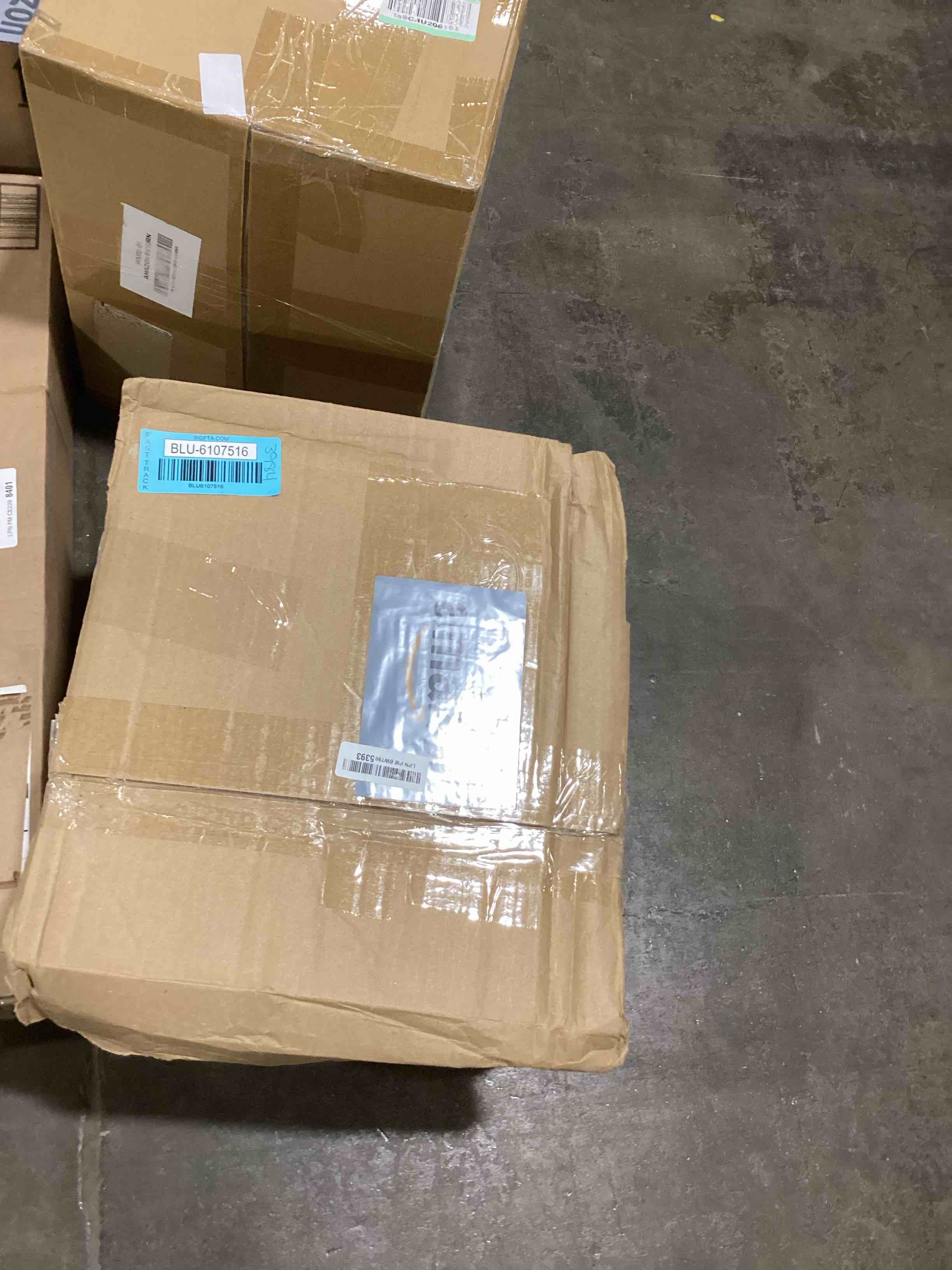 https://s3.amazonaws.com/lotting-images-prod/bidfta/BLU6107516_1716483047518.jpeg