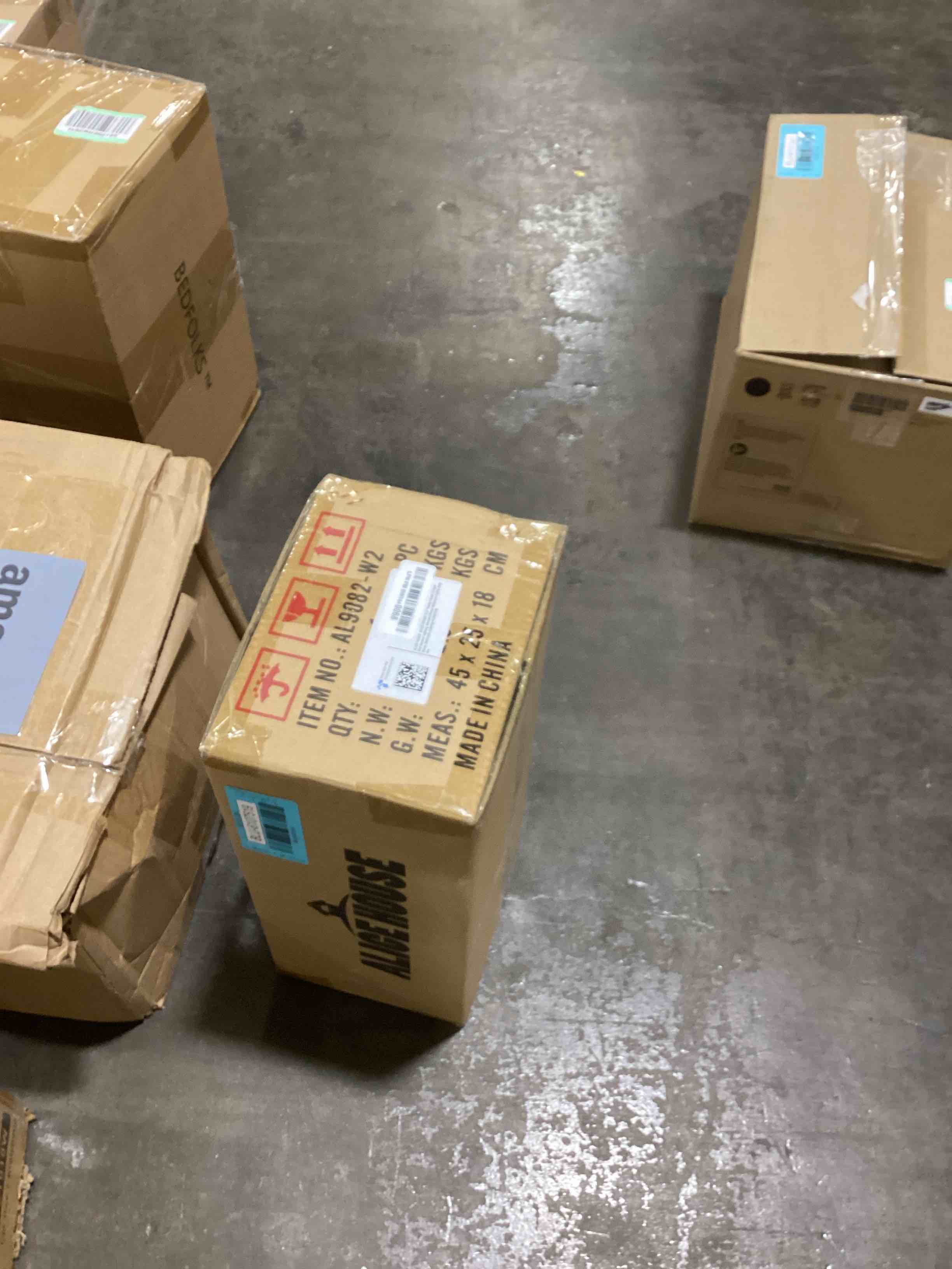 https://s3.amazonaws.com/lotting-images-prod/bidfta/BLU6107519_1716482540574.jpeg