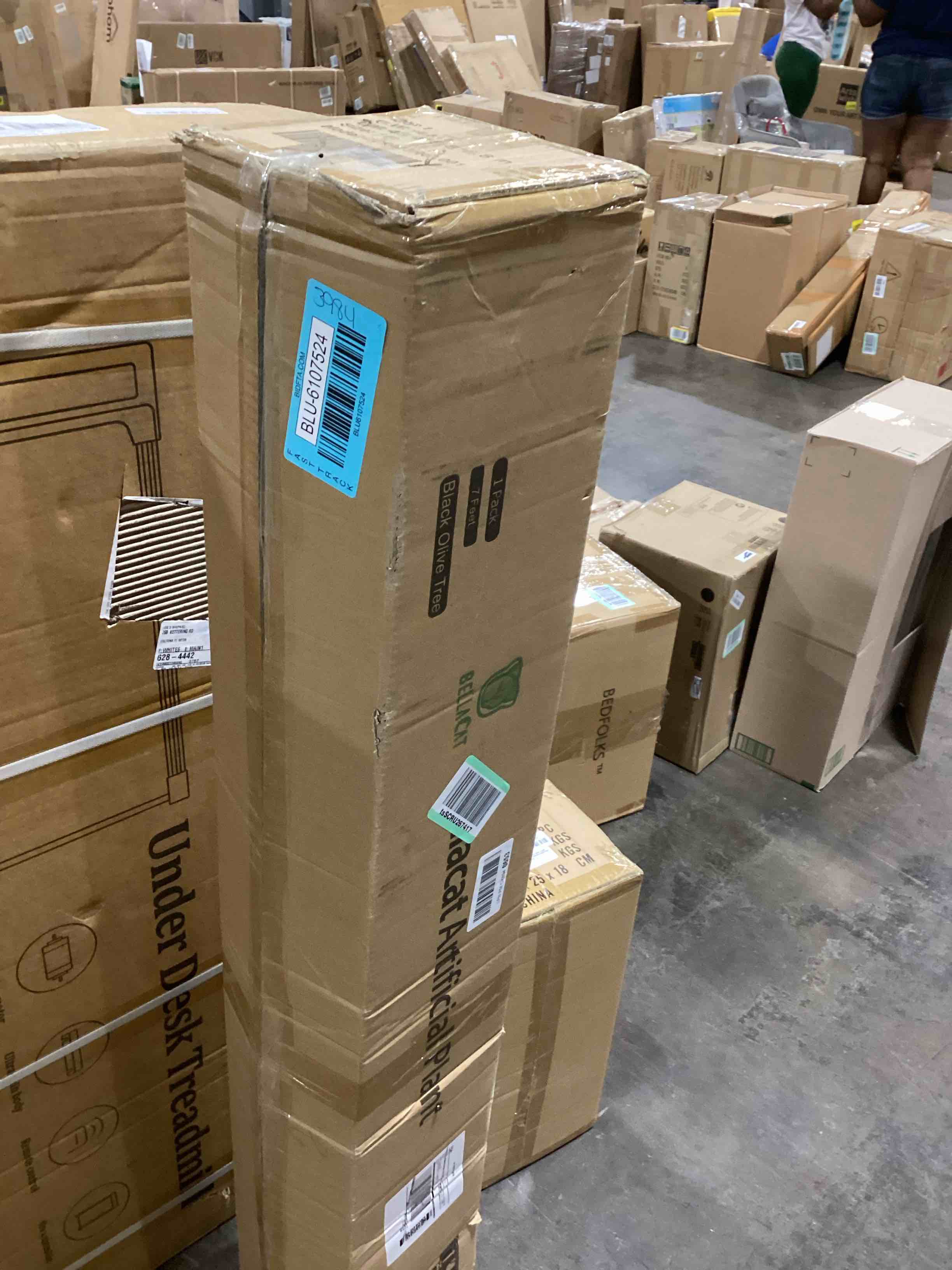 https://s3.amazonaws.com/lotting-images-prod/bidfta/BLU6107524_1716479559370.jpeg