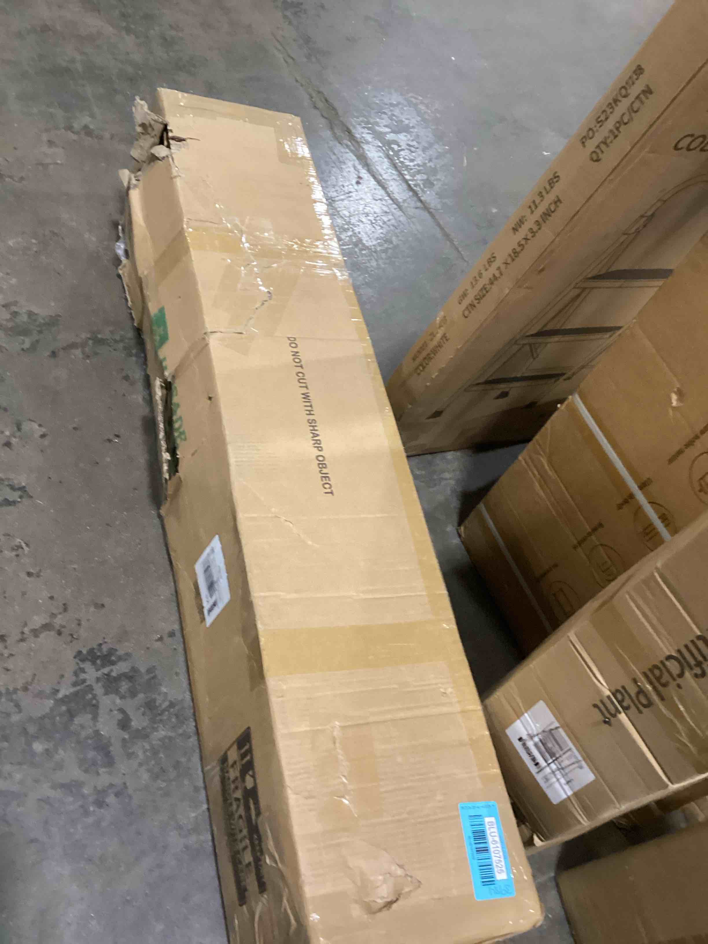 https://s3.amazonaws.com/lotting-images-prod/bidfta/BLU6107525_1716479415300.jpeg