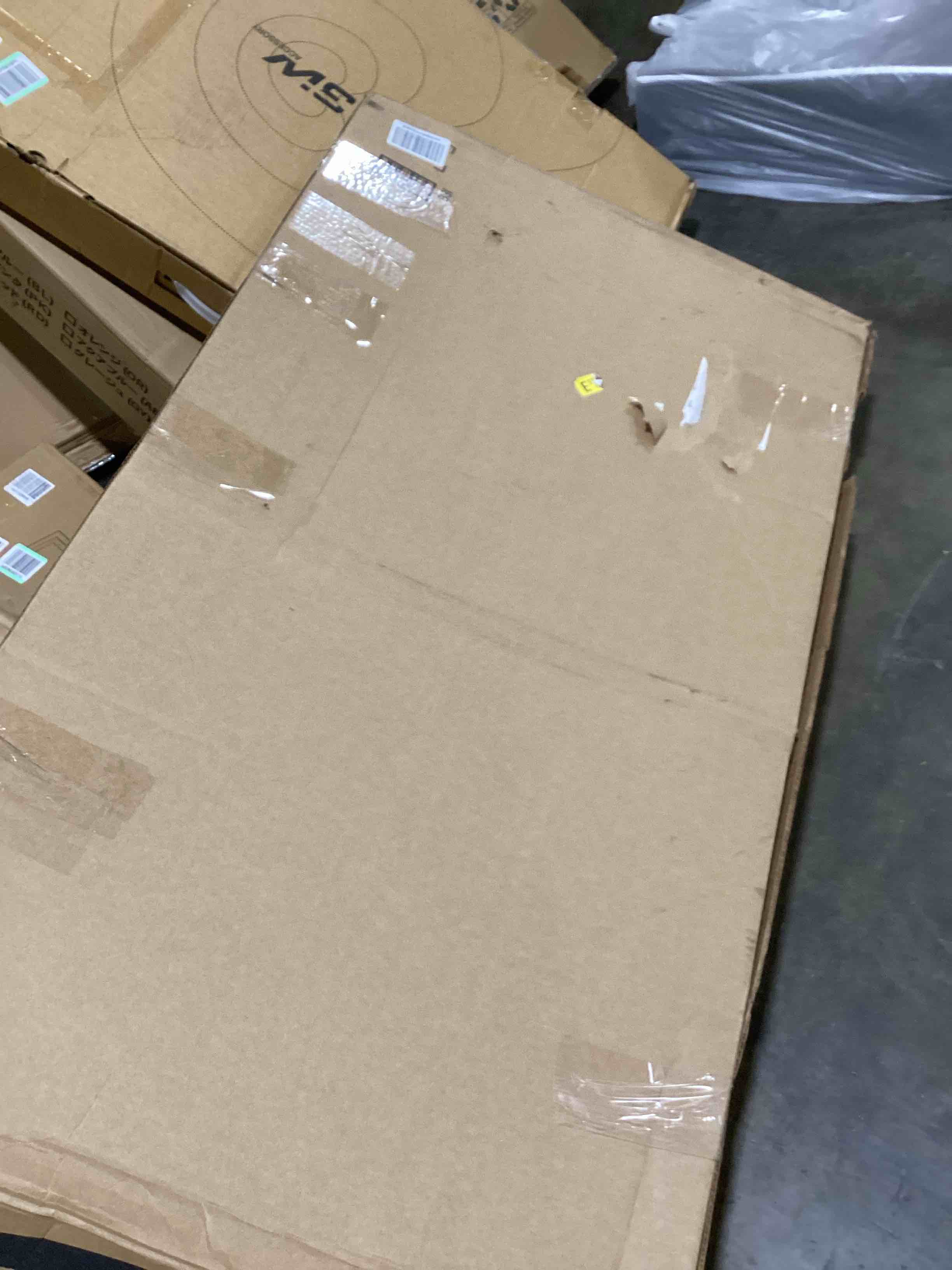 https://s3.amazonaws.com/lotting-images-prod/bidfta/BLU6107534_1716490603542.jpeg