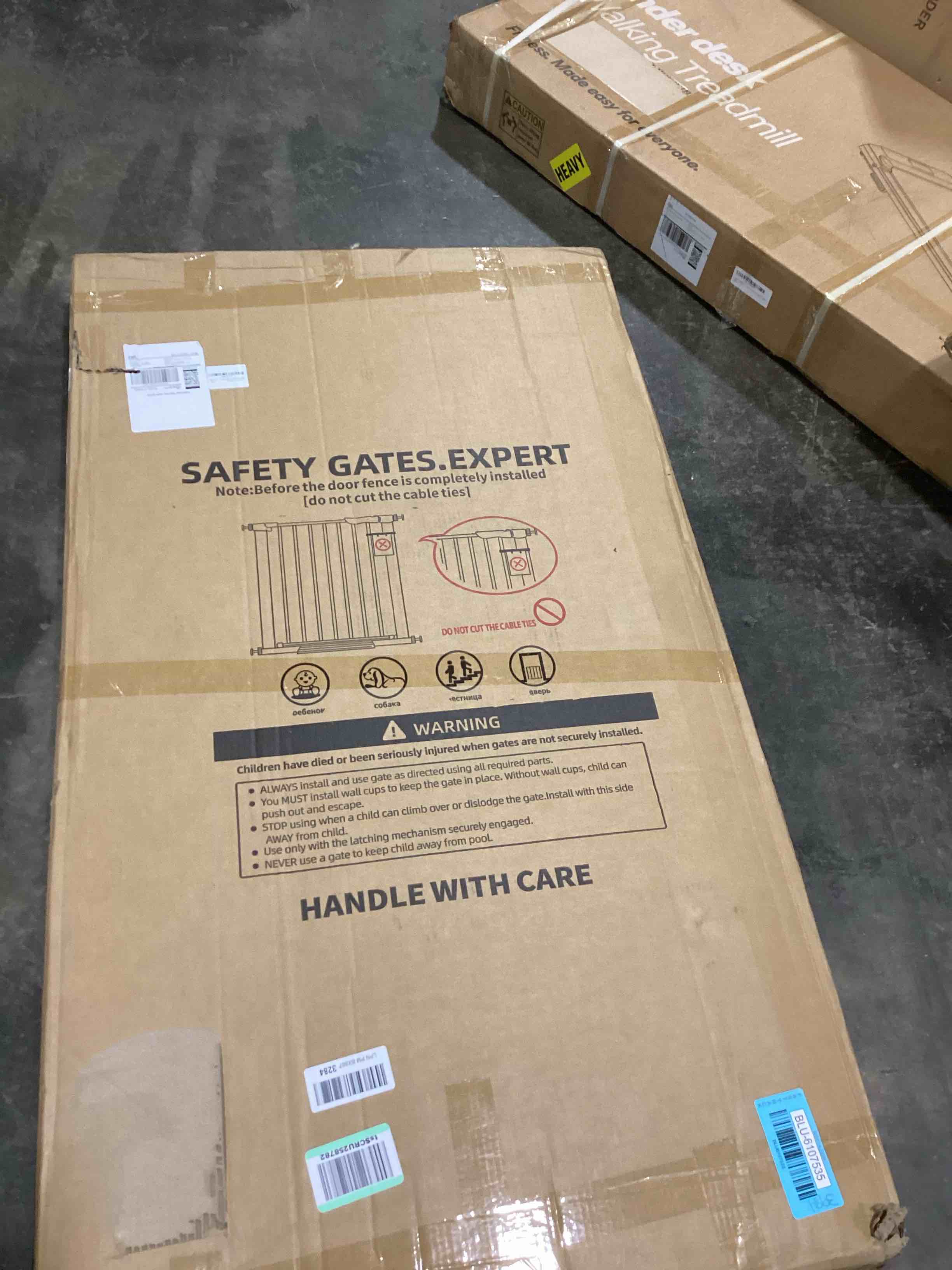 https://s3.amazonaws.com/lotting-images-prod/bidfta/BLU6107535_1716490468886.jpeg