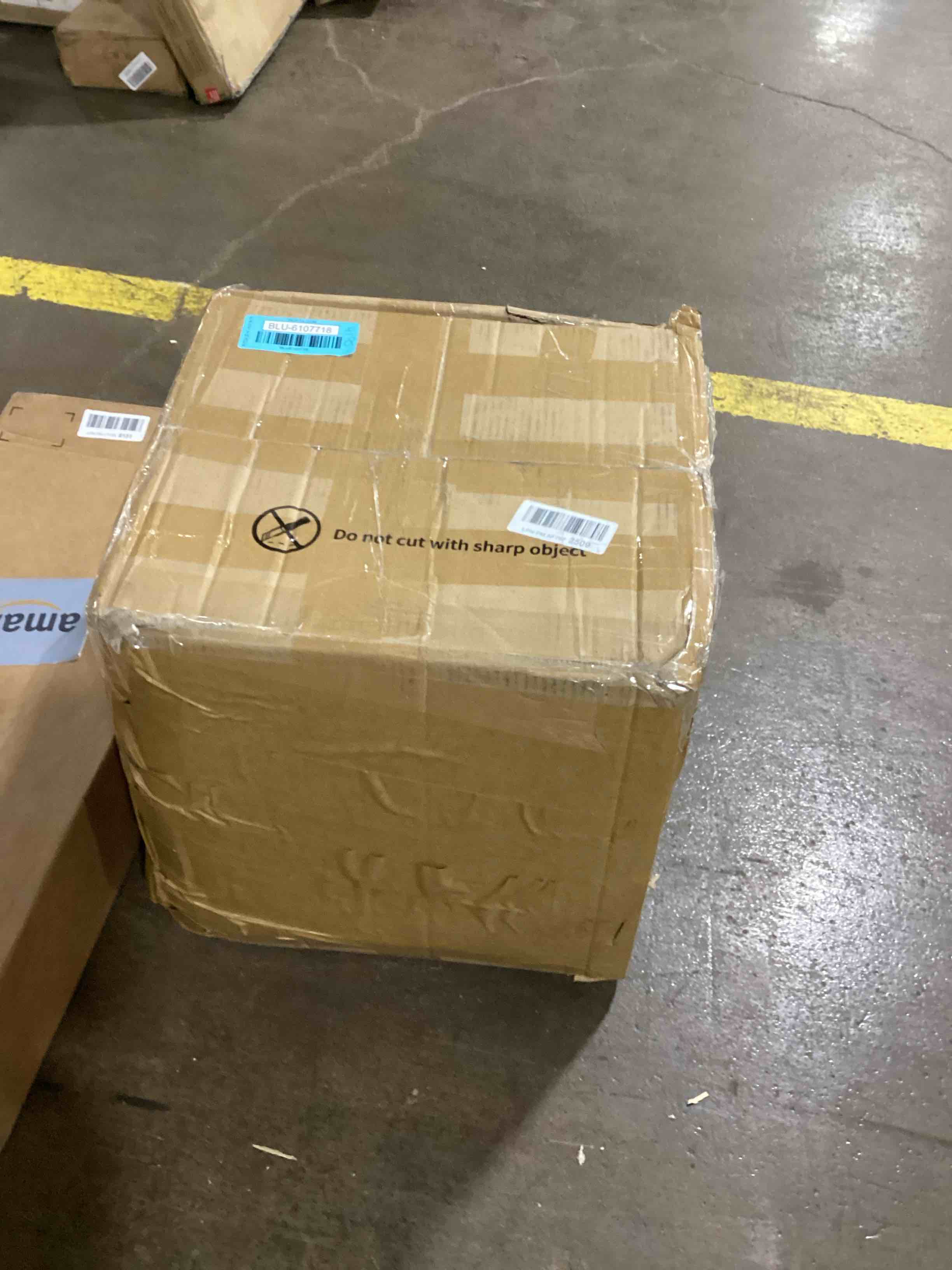 https://s3.amazonaws.com/lotting-images-prod/bidfta/BLU6107718_1717508631169.jpeg