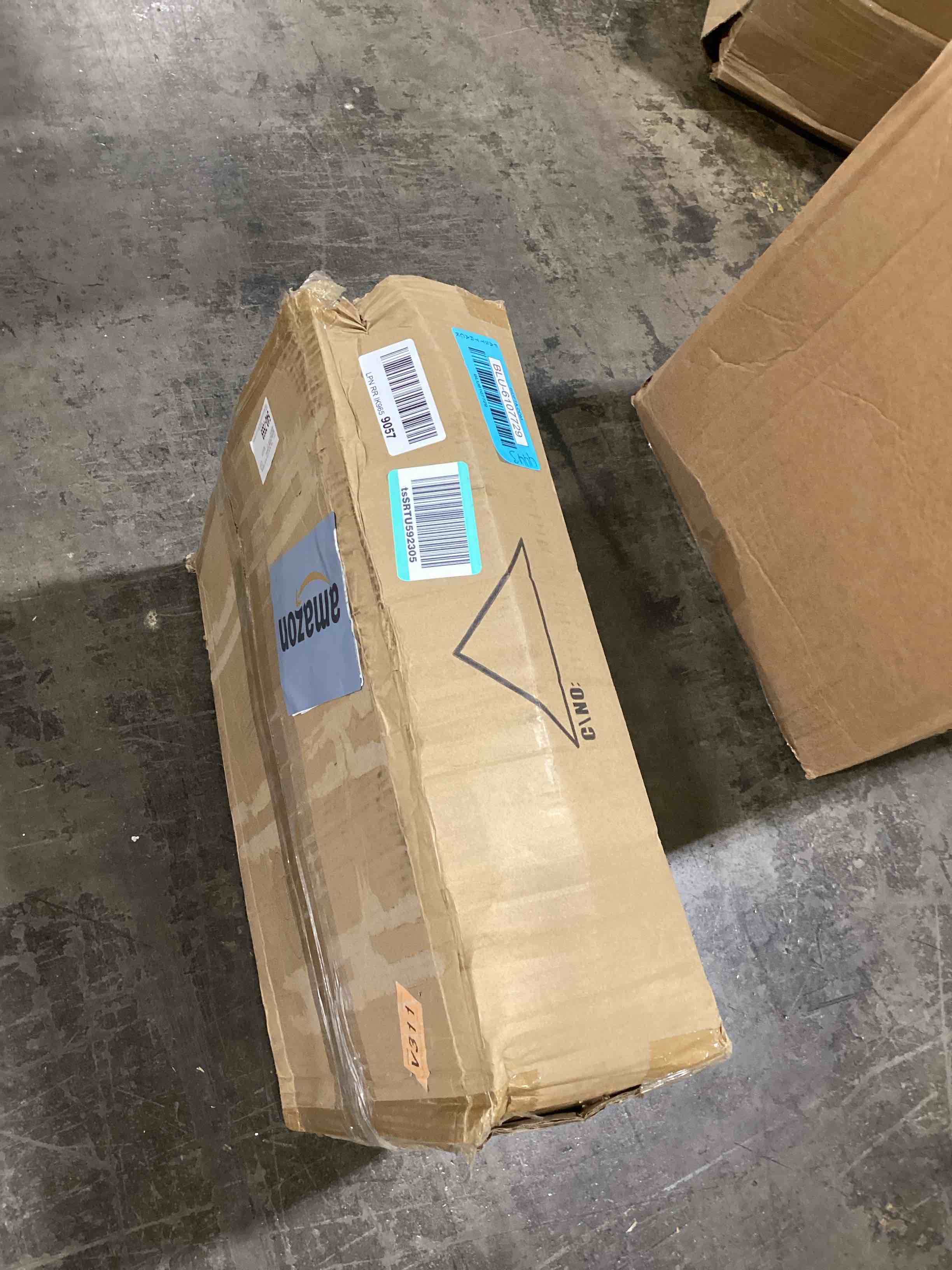 https://s3.amazonaws.com/lotting-images-prod/bidfta/BLU6107729_1718140226576.jpeg