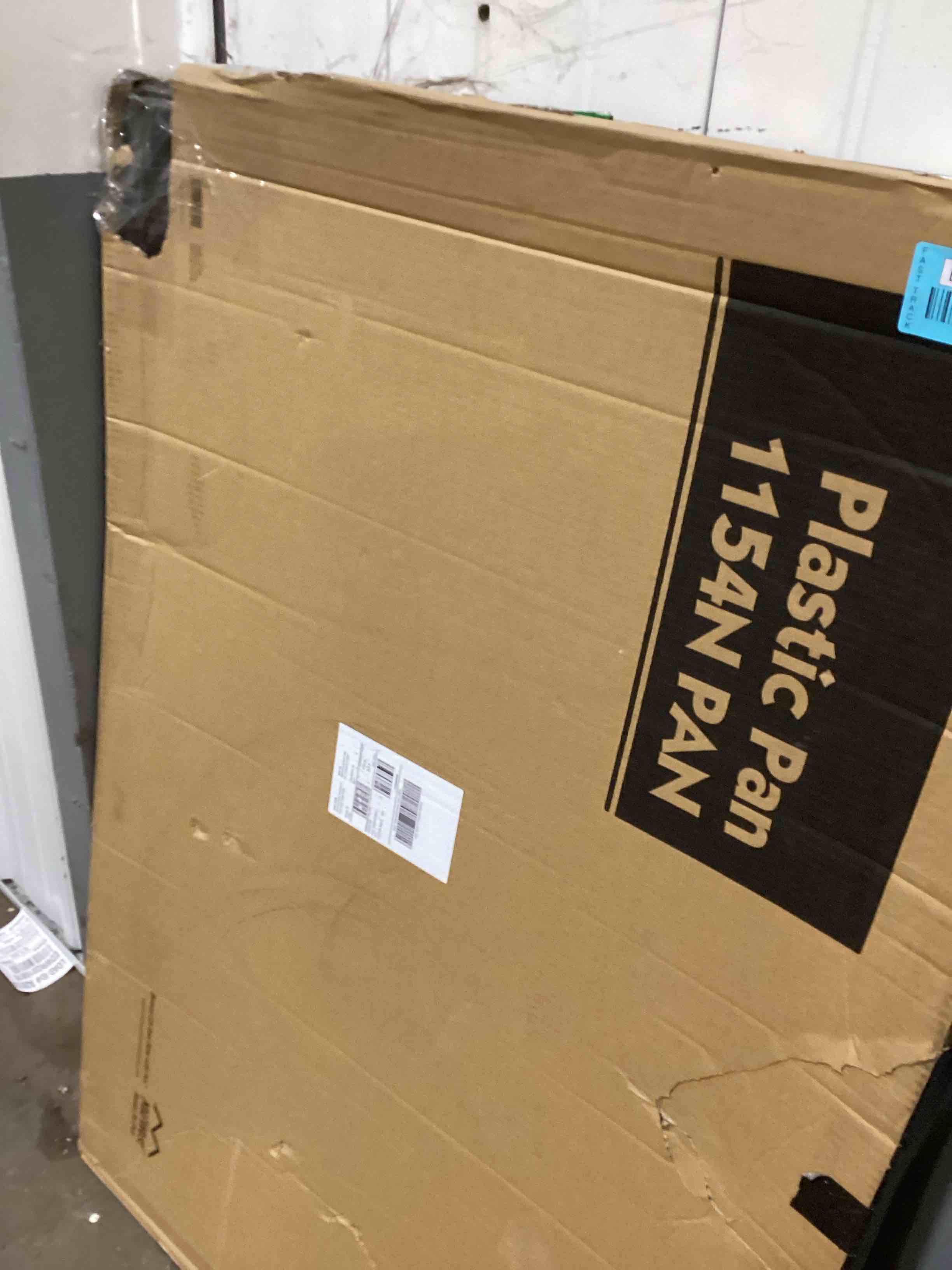 https://s3.amazonaws.com/lotting-images-prod/bidfta/BLU6109808_1714678753211.jpeg