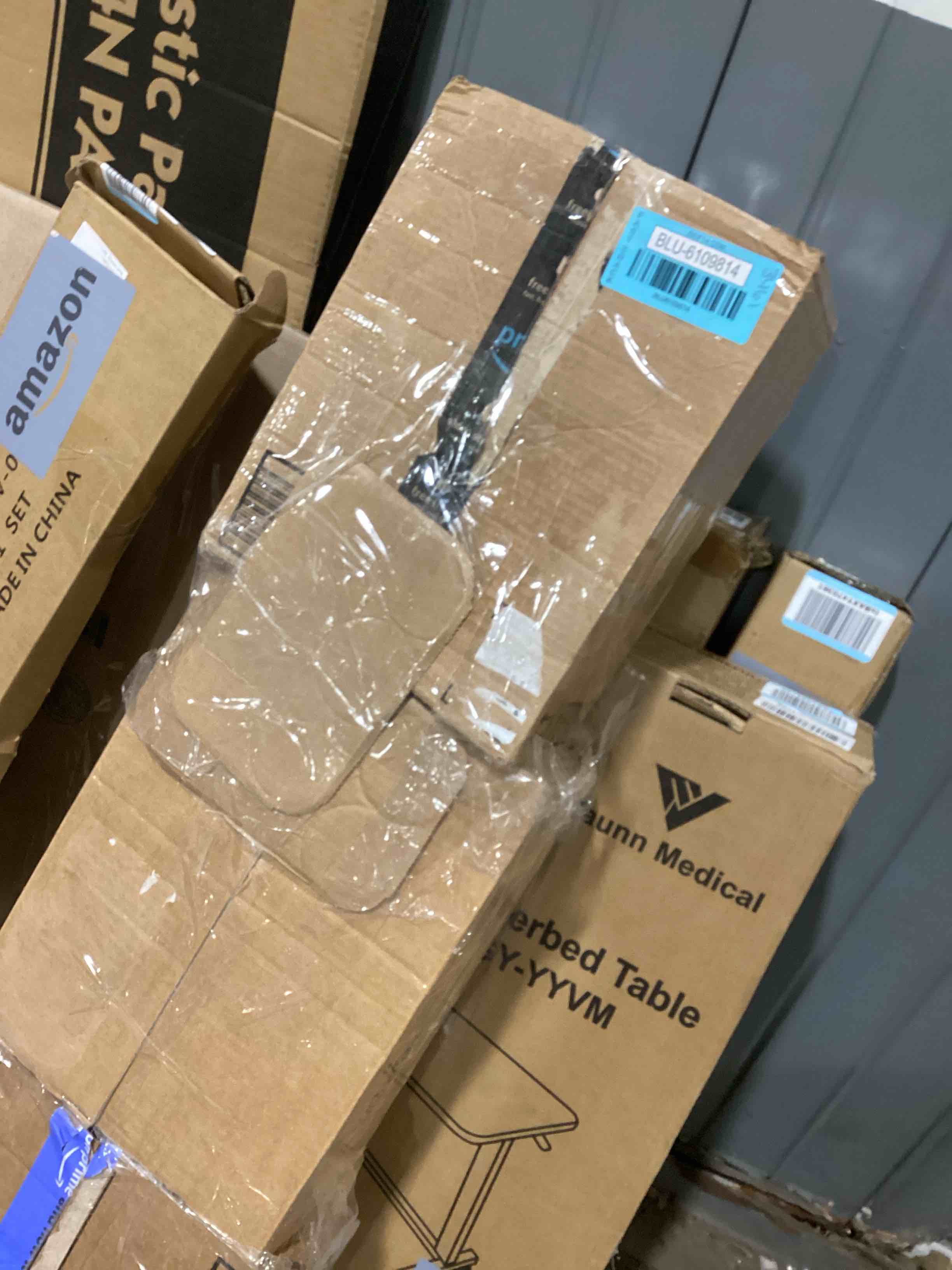 https://s3.amazonaws.com/lotting-images-prod/bidfta/BLU6109814_1714678406977.jpeg