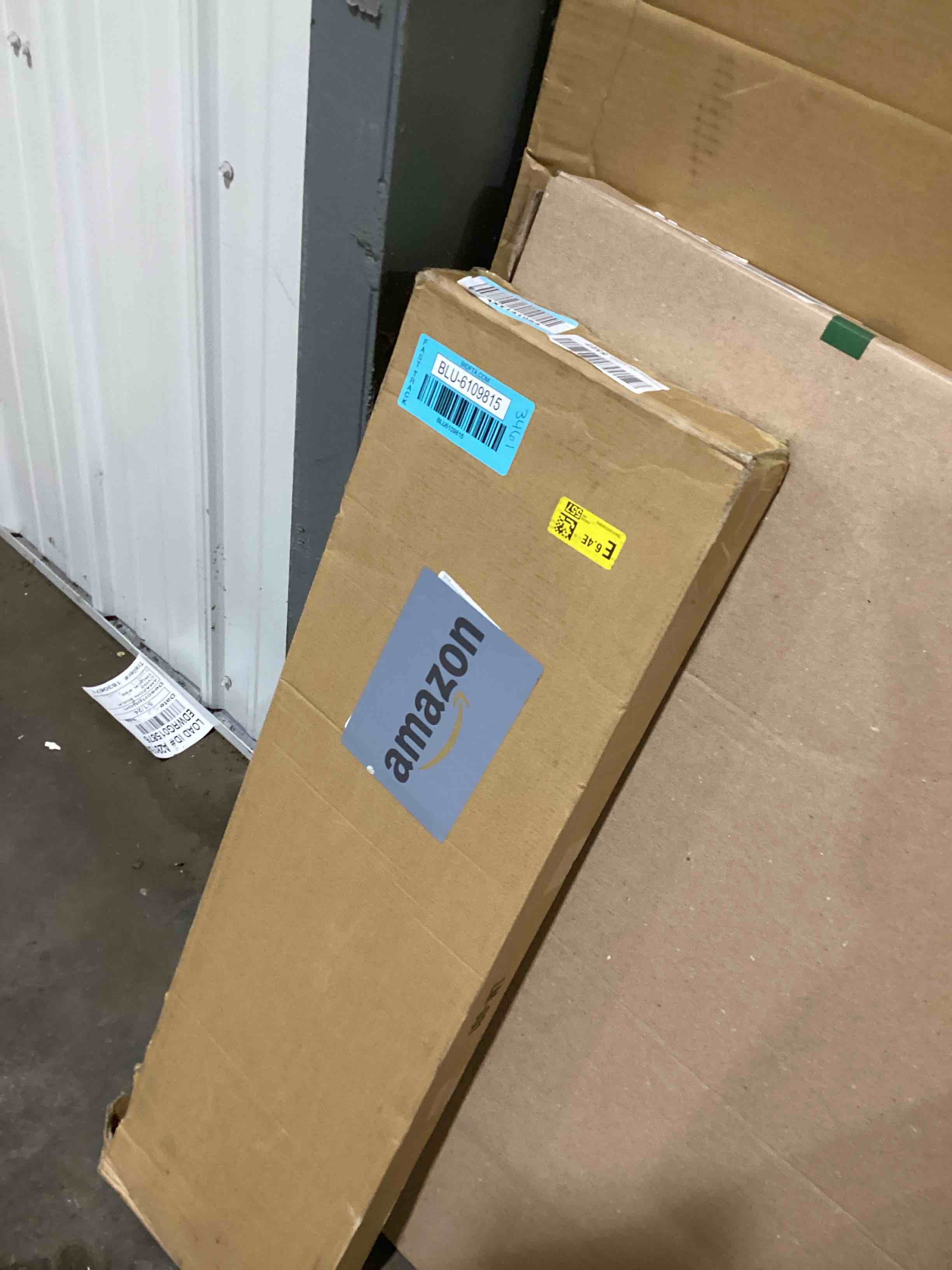 https://s3.amazonaws.com/lotting-images-prod/bidfta/BLU6109815_1714678339912.jpeg