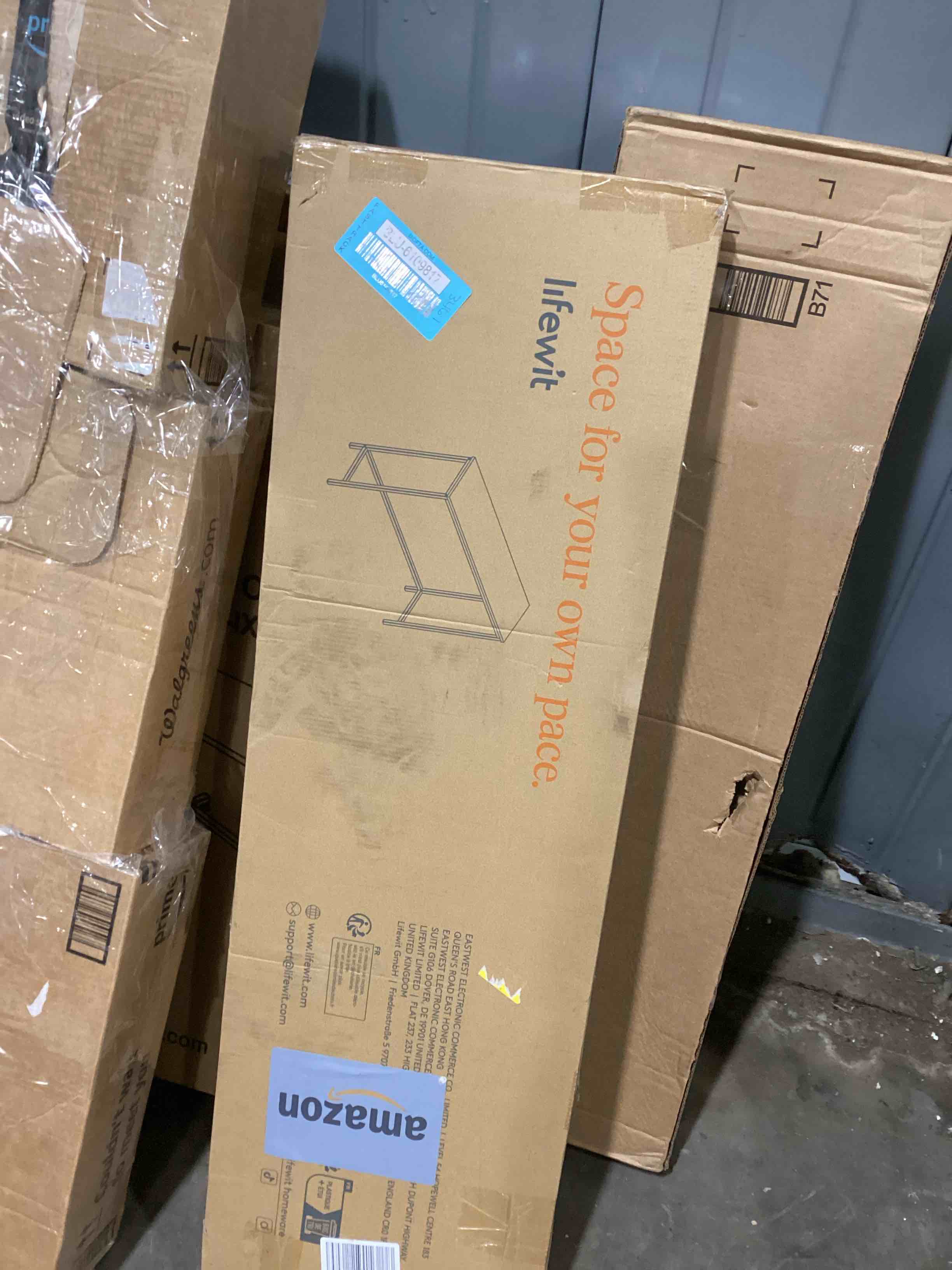 https://s3.amazonaws.com/lotting-images-prod/bidfta/BLU6109817_1714678087076.jpeg