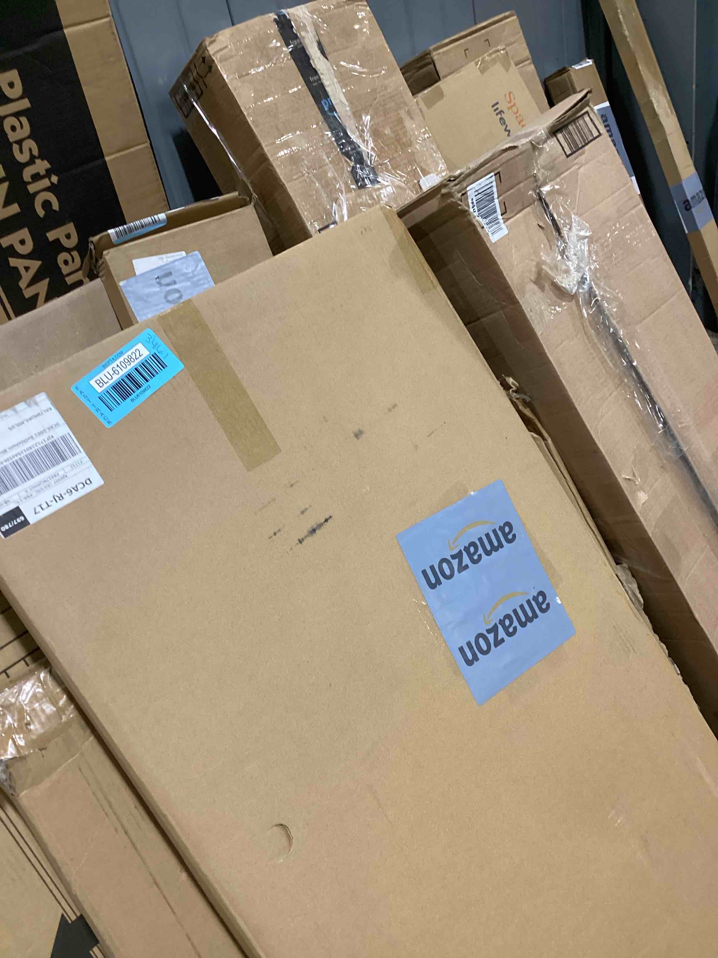 https://s3.amazonaws.com/lotting-images-prod/bidfta/BLU6109822_1714677457473.jpeg