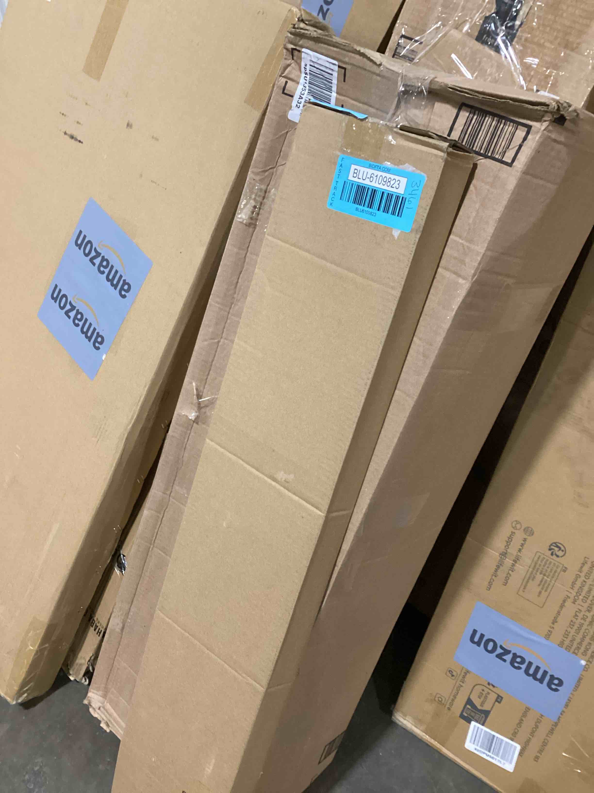 https://s3.amazonaws.com/lotting-images-prod/bidfta/BLU6109823_1714677209868.jpeg