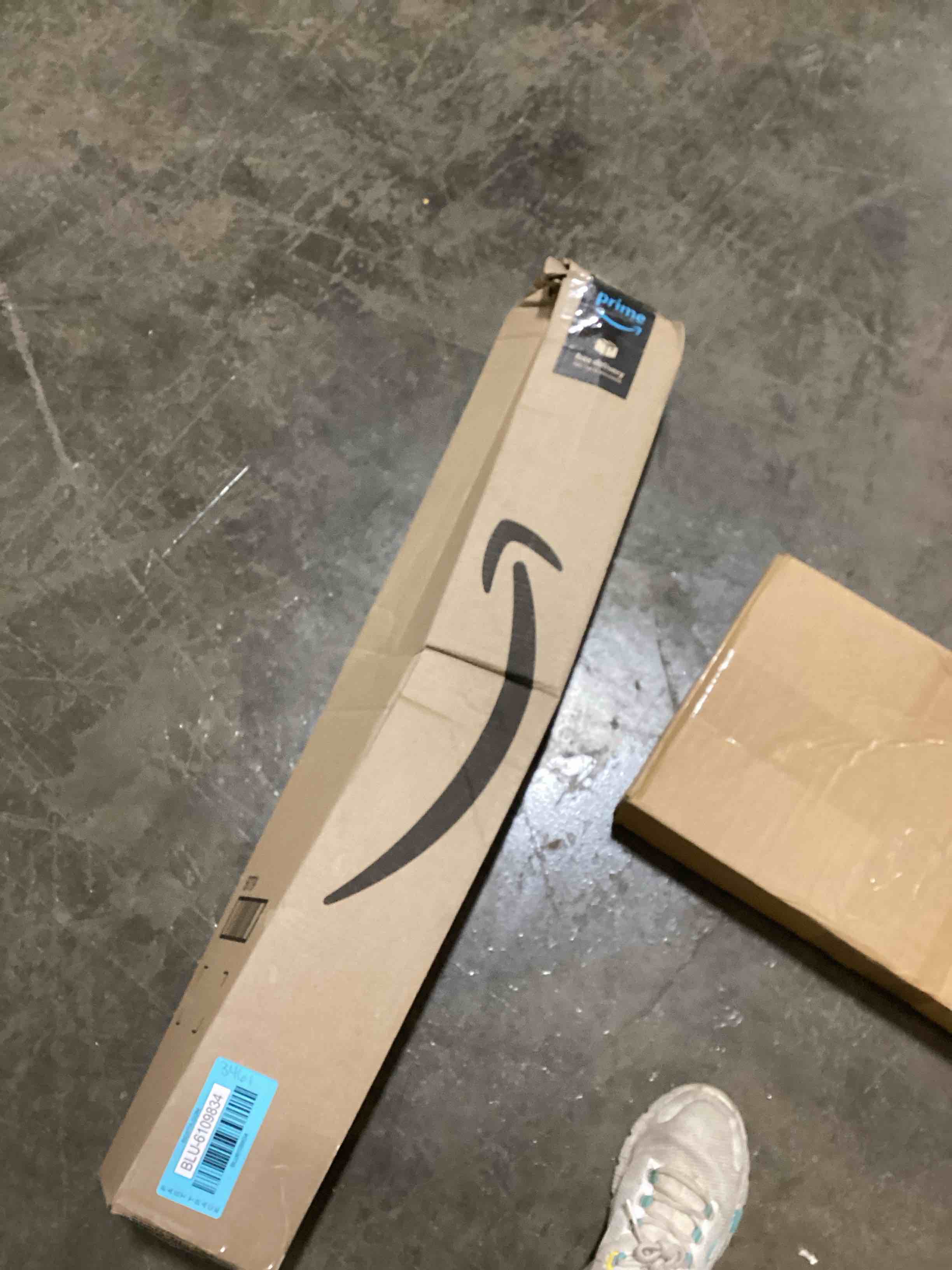 https://s3.amazonaws.com/lotting-images-prod/bidfta/BLU6109834_1714675646752.jpeg