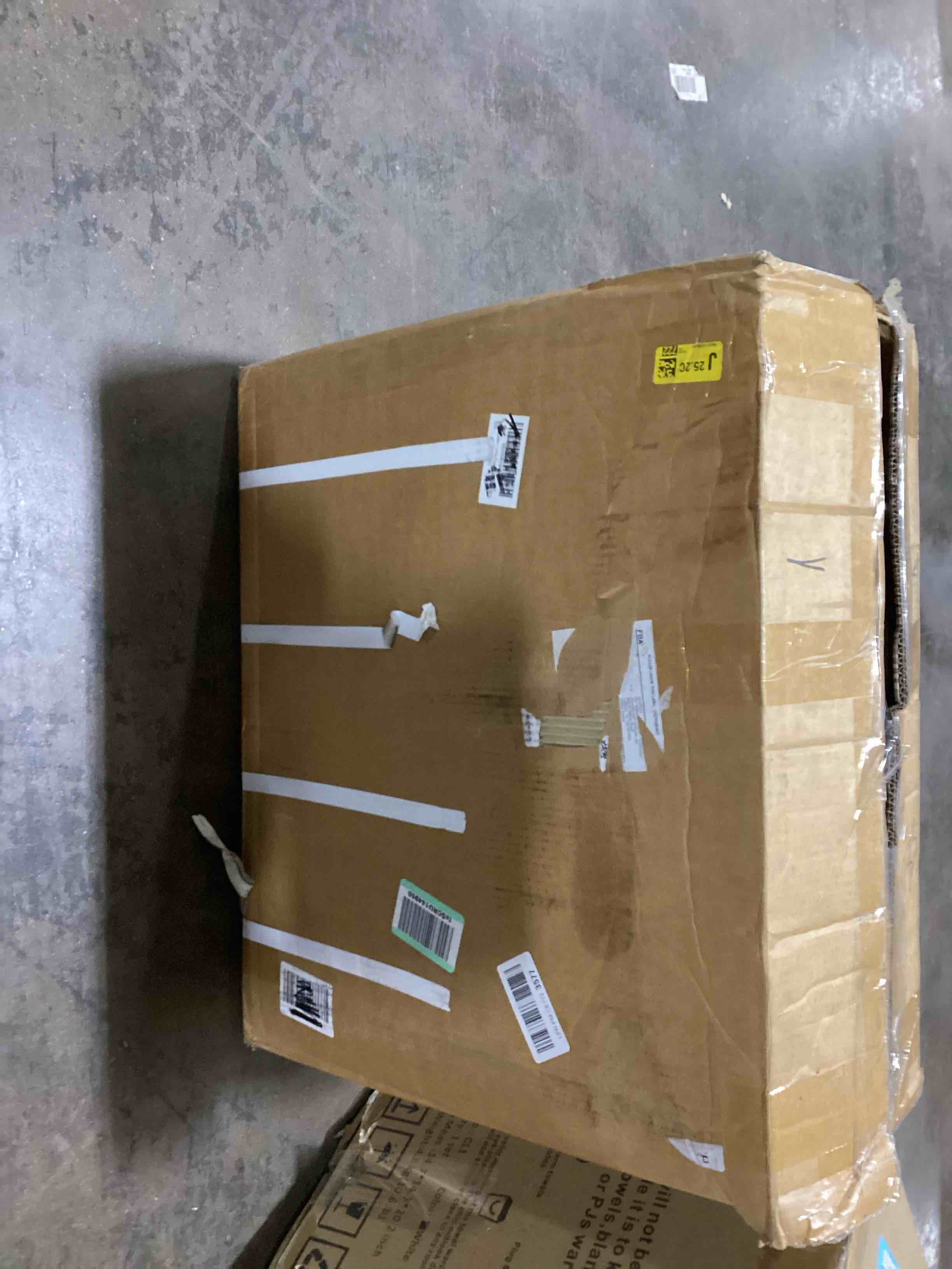 https://s3.amazonaws.com/lotting-images-prod/bidfta/BLU6109967_1714743302112.jpeg
