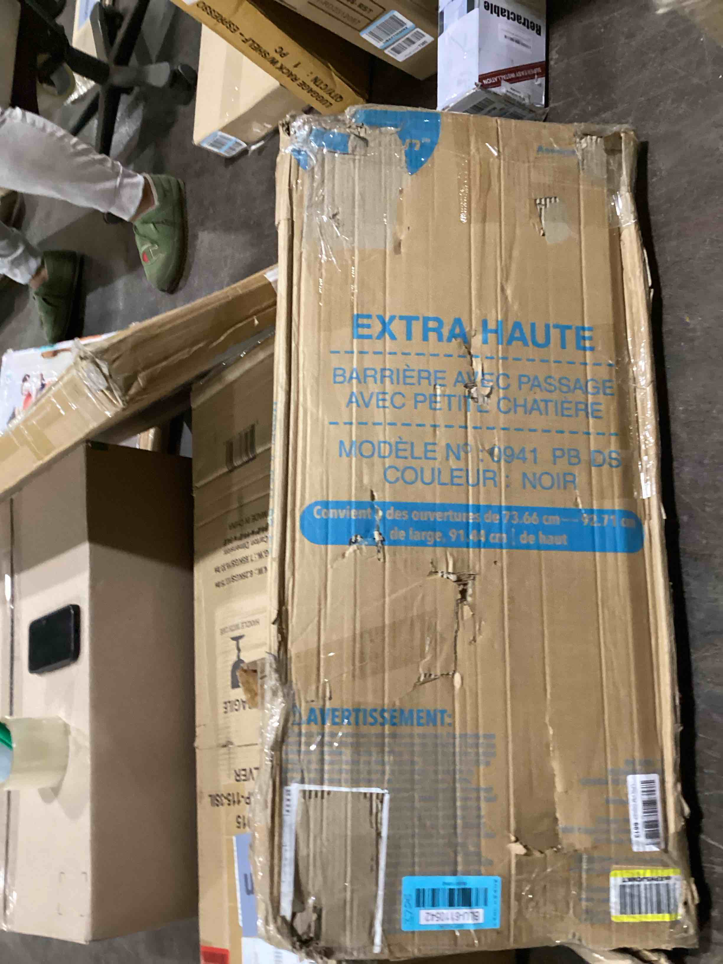 https://s3.amazonaws.com/lotting-images-prod/bidfta/BLU6110542_1715628700848.jpeg