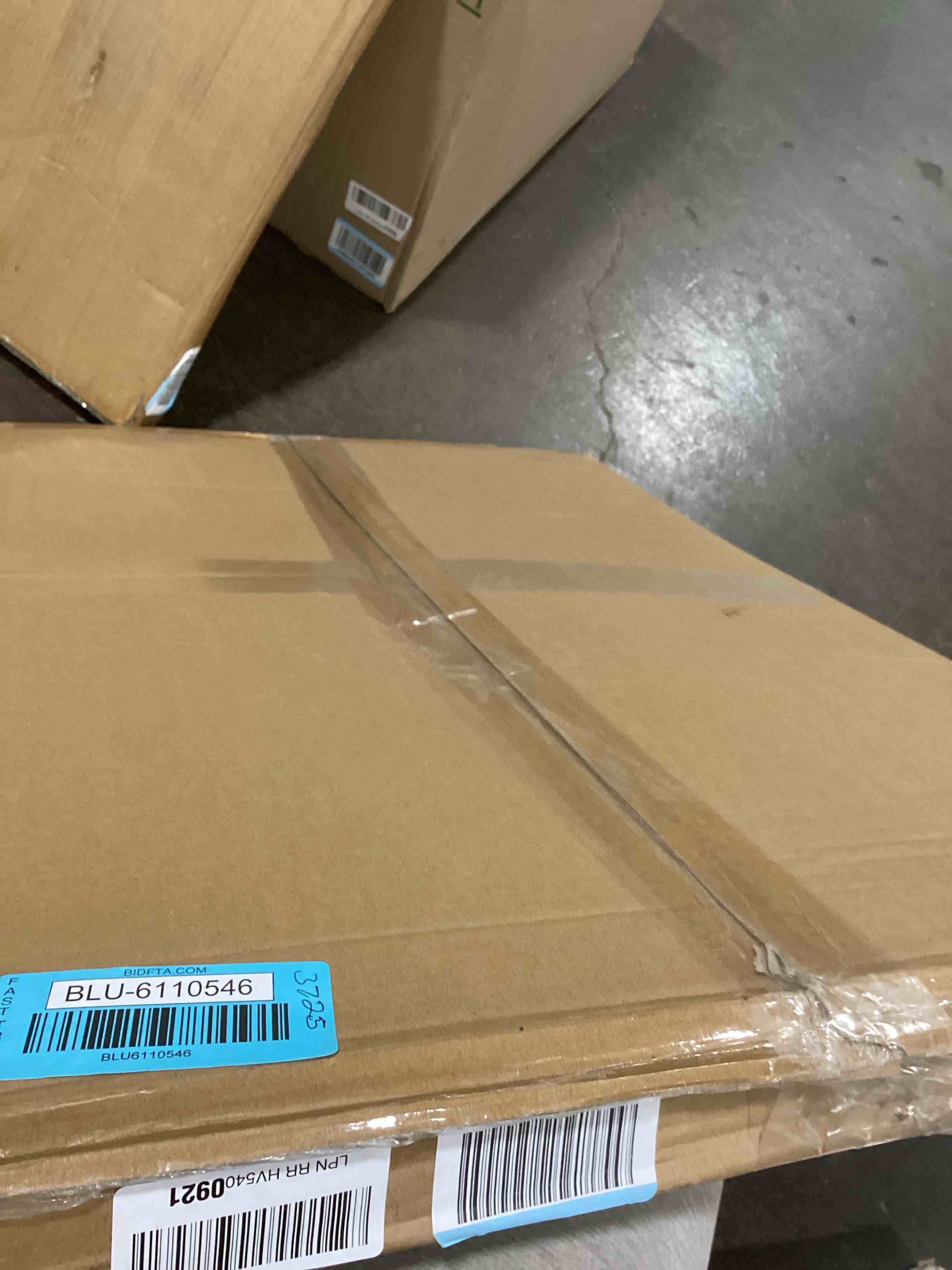 https://s3.amazonaws.com/lotting-images-prod/bidfta/BLU6110546_1715628916852.jpeg
