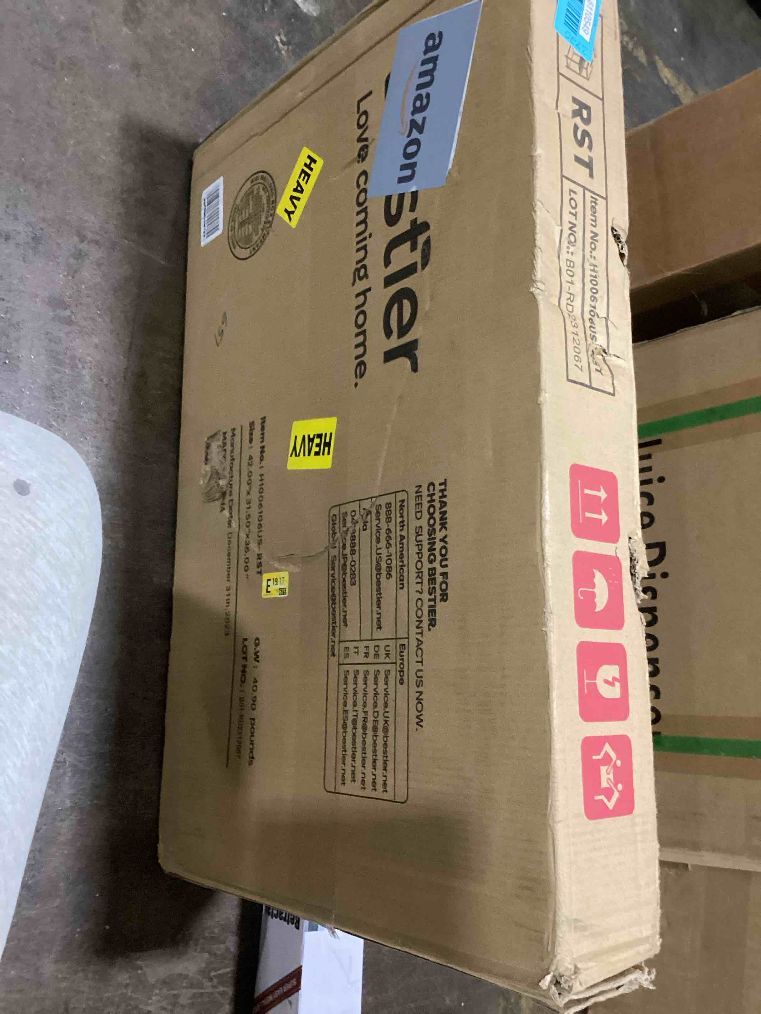 https://s3.amazonaws.com/lotting-images-prod/bidfta/BLU6110549_1715629082391.jpeg