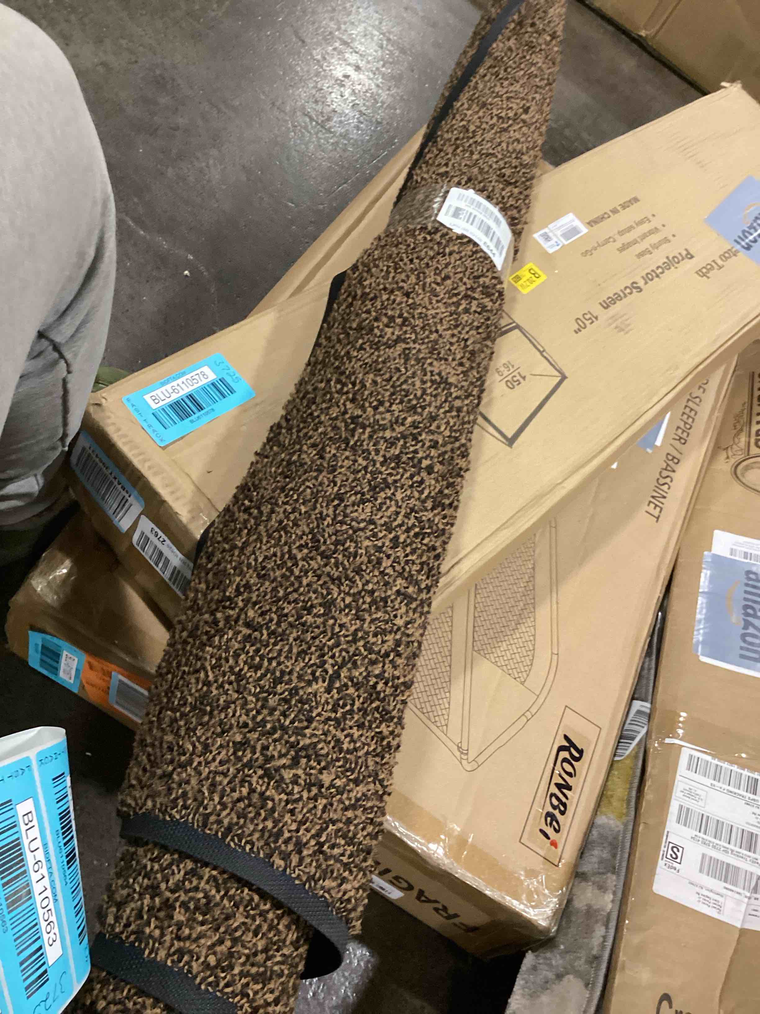 https://s3.amazonaws.com/lotting-images-prod/bidfta/BLU6110556_1715627182443.jpeg