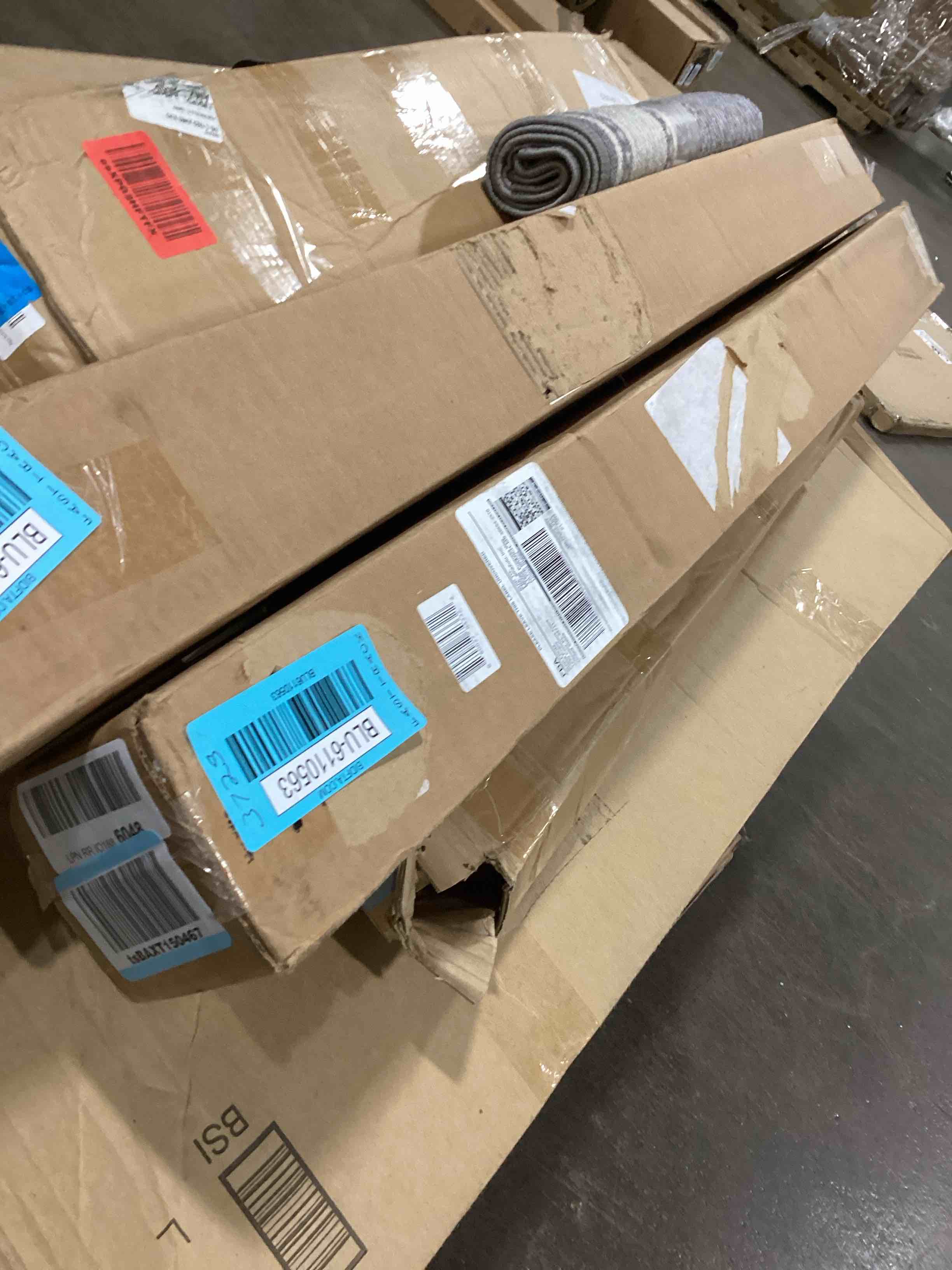 https://s3.amazonaws.com/lotting-images-prod/bidfta/BLU6110563_1715627534946.jpeg