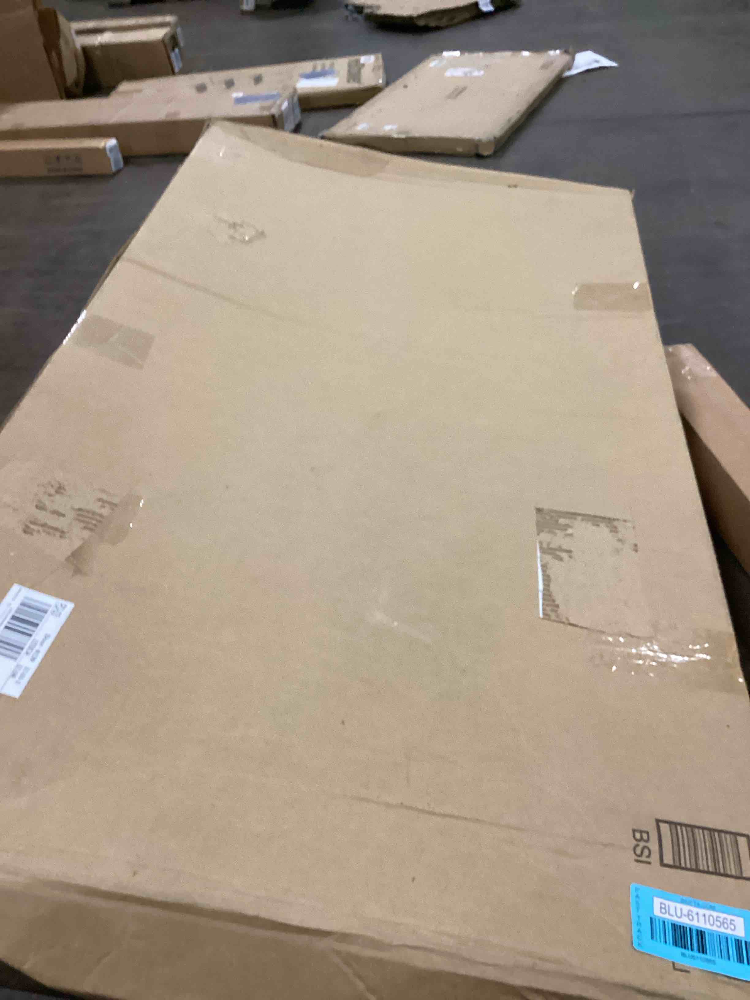 https://s3.amazonaws.com/lotting-images-prod/bidfta/BLU6110565_1715627738695.jpeg
