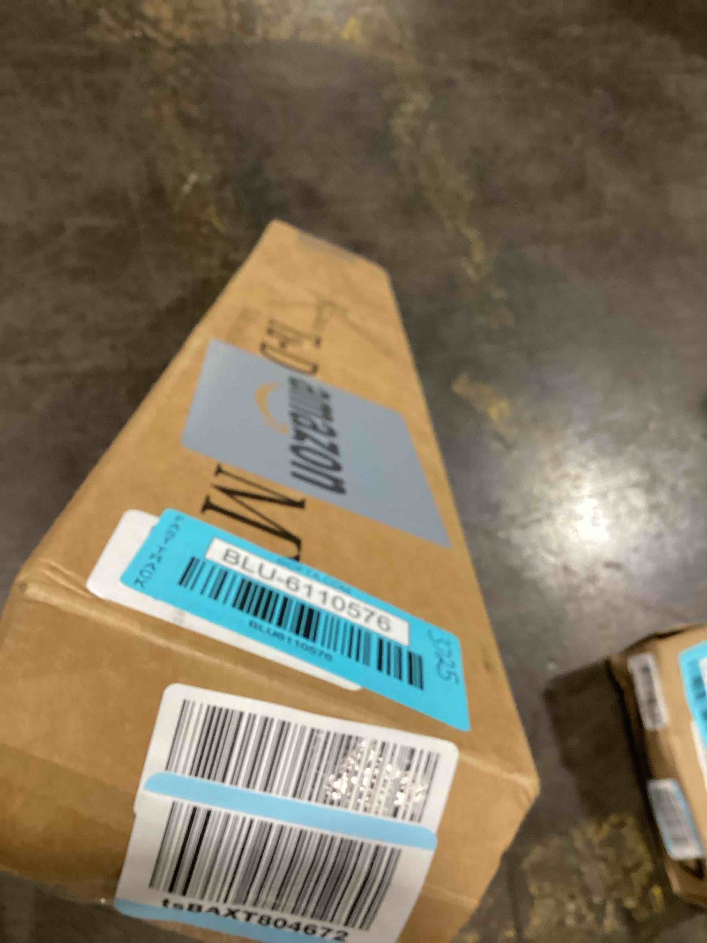 https://s3.amazonaws.com/lotting-images-prod/bidfta/BLU6110576_1715626445722.jpeg