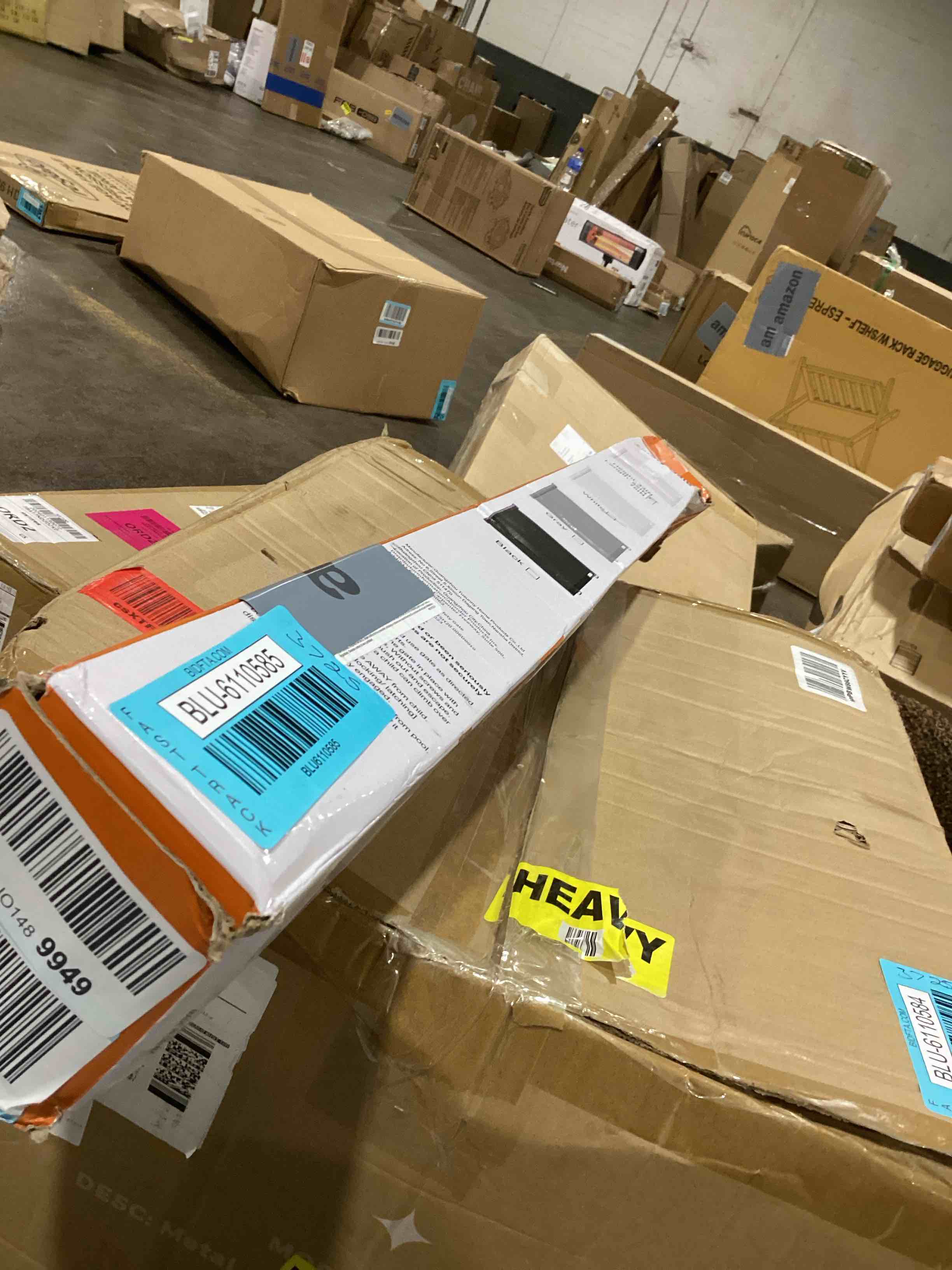 https://s3.amazonaws.com/lotting-images-prod/bidfta/BLU6110585_1715626853040.jpeg
