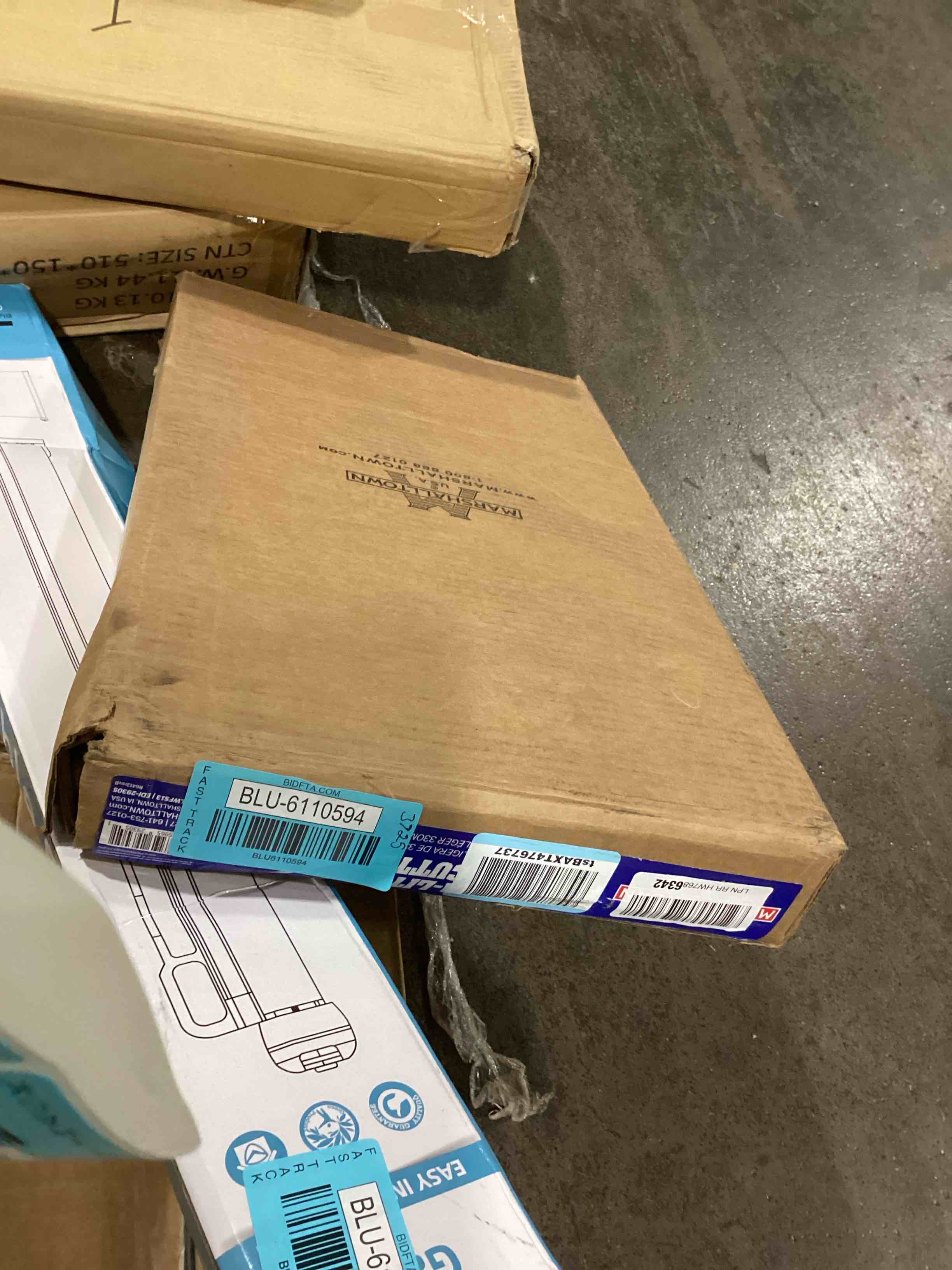 https://s3.amazonaws.com/lotting-images-prod/bidfta/BLU6110594_1715626619713.jpeg