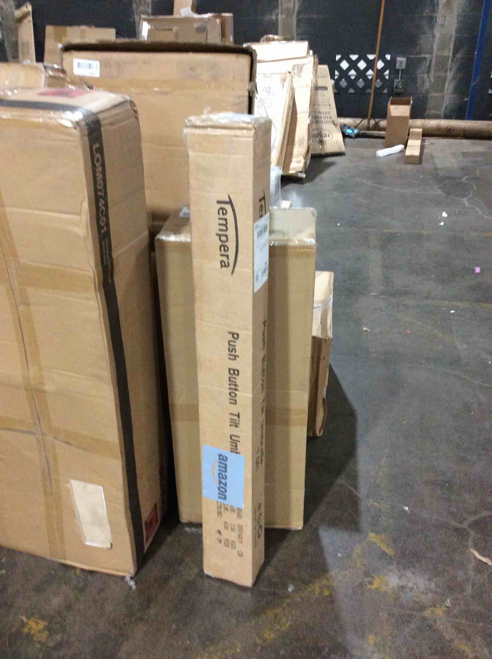 https://s3.amazonaws.com/lotting-images-prod/bidfta/BLU6112297_1716479182328.jpeg