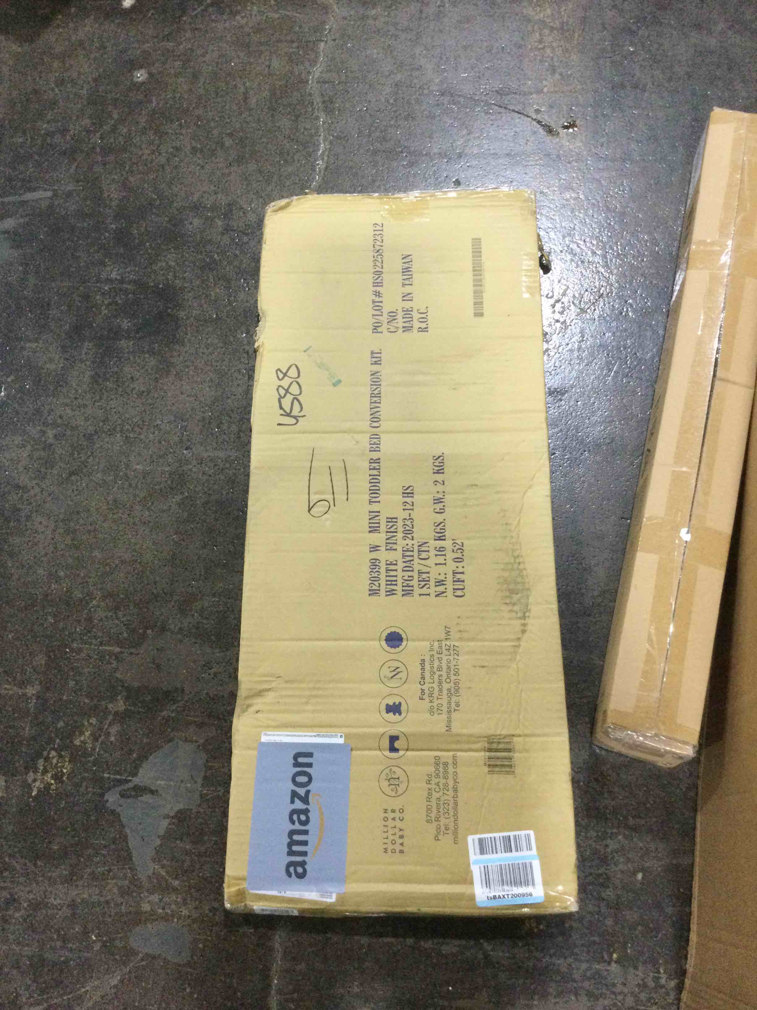 https://s3.amazonaws.com/lotting-images-prod/bidfta/BLU6112400_1716990232660.jpeg