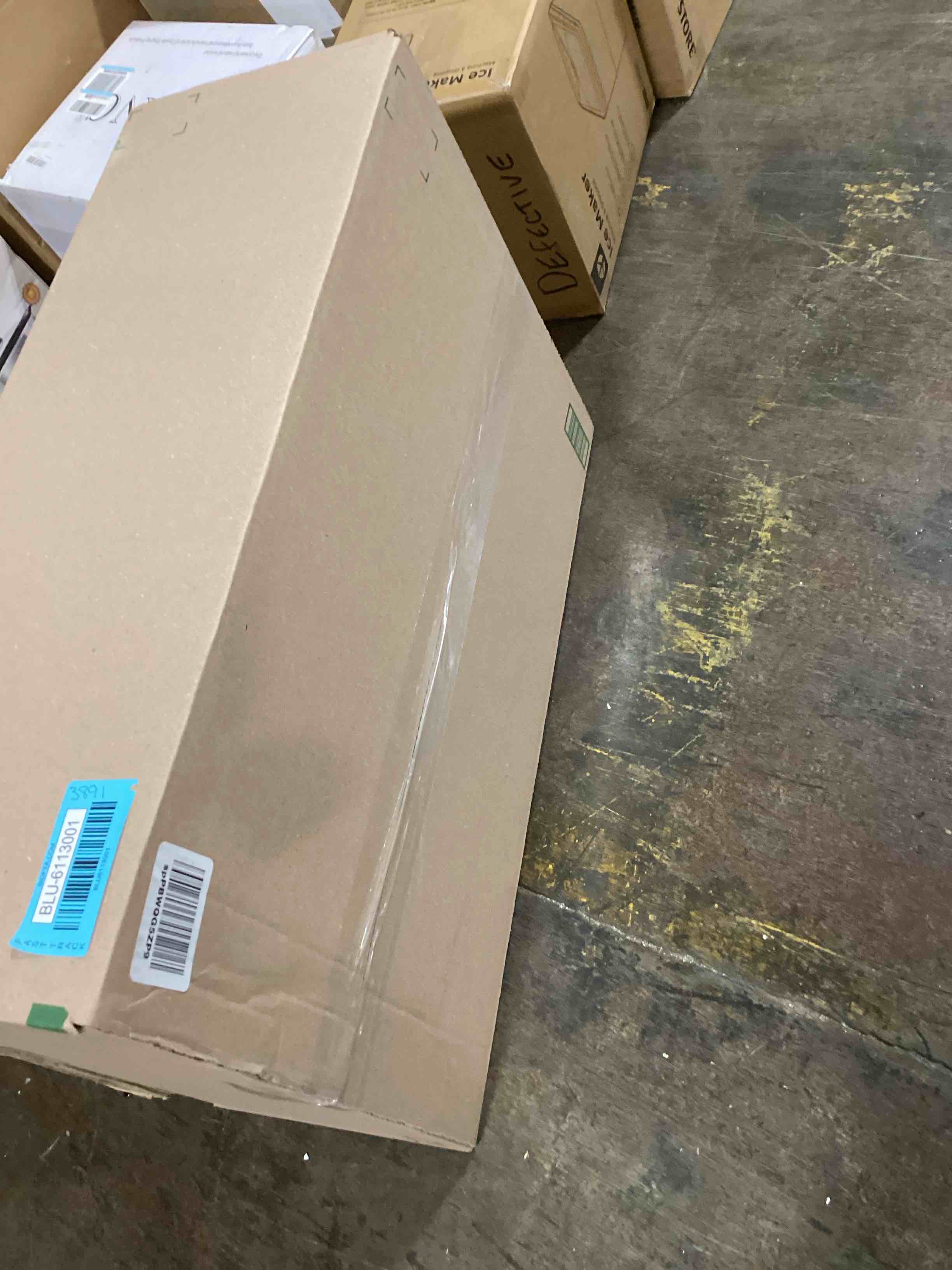 https://s3.amazonaws.com/lotting-images-prod/bidfta/BLU6113001_1716385487942.jpeg