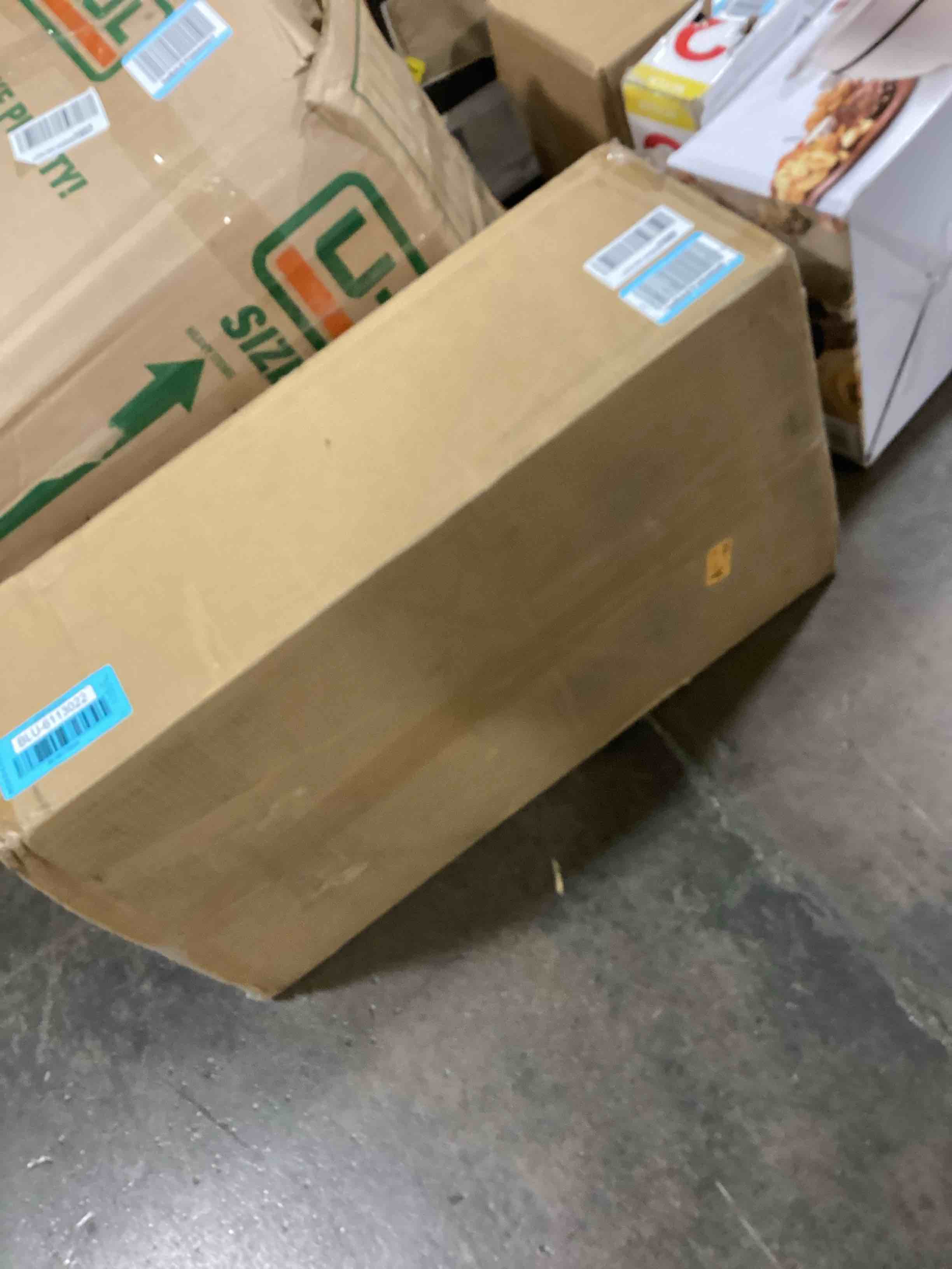 https://s3.amazonaws.com/lotting-images-prod/bidfta/BLU6113022_1716383962153.jpeg