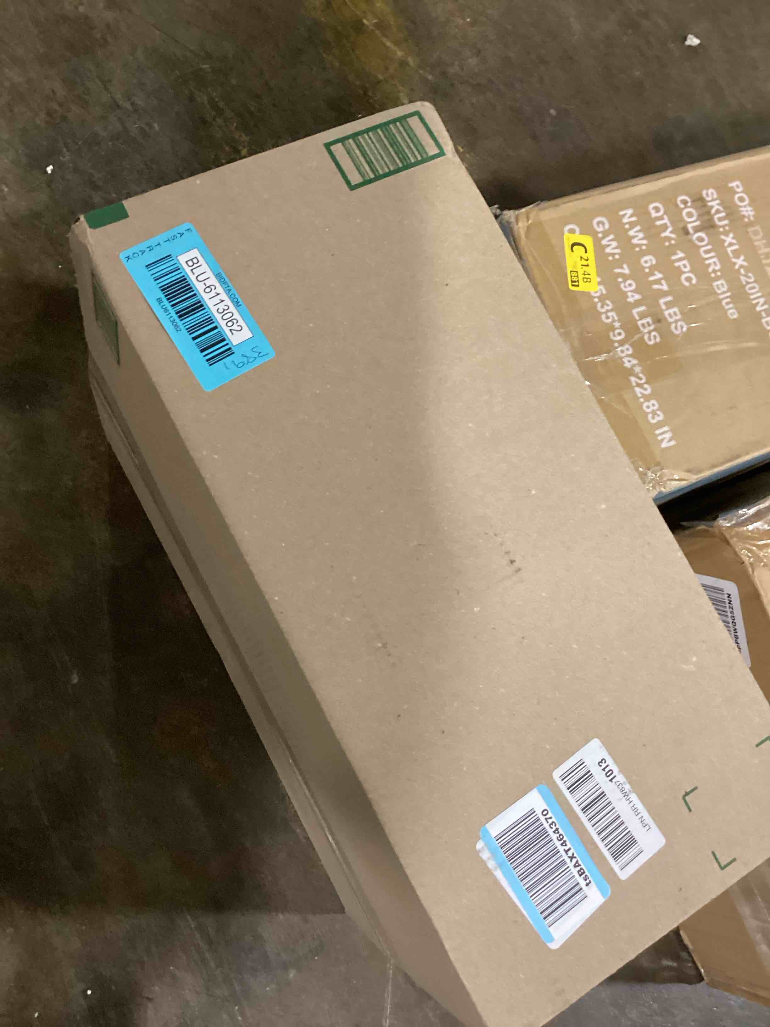 https://s3.amazonaws.com/lotting-images-prod/bidfta/BLU6113062_1716386340316.jpeg